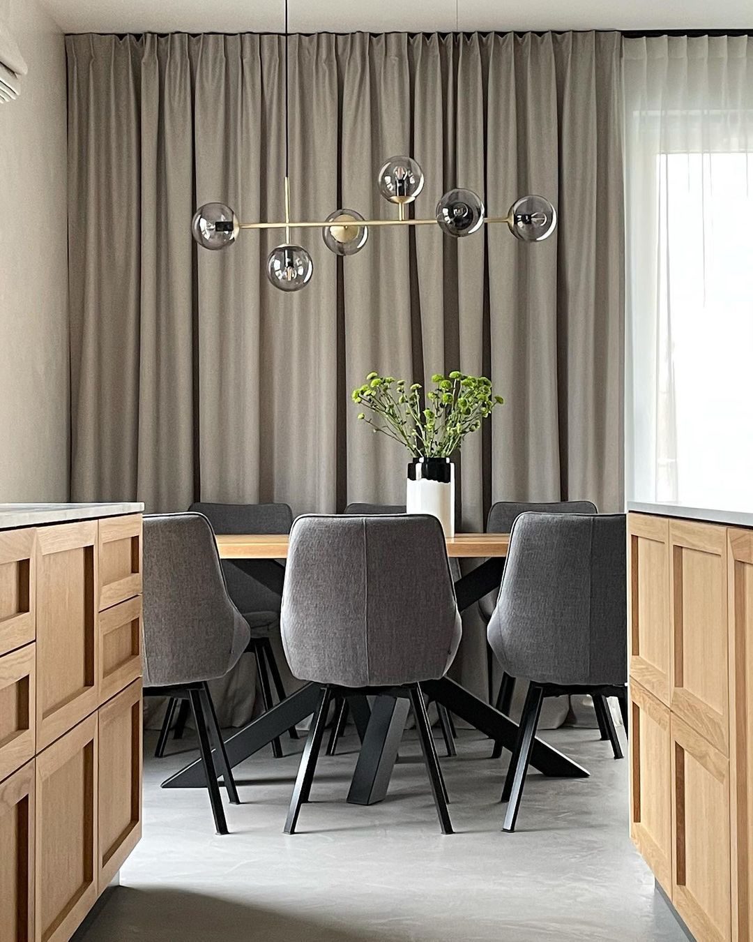 contemporary-multi-glass-globe-pendant-light-with-round-orb-shades-and-polished-brass-frame