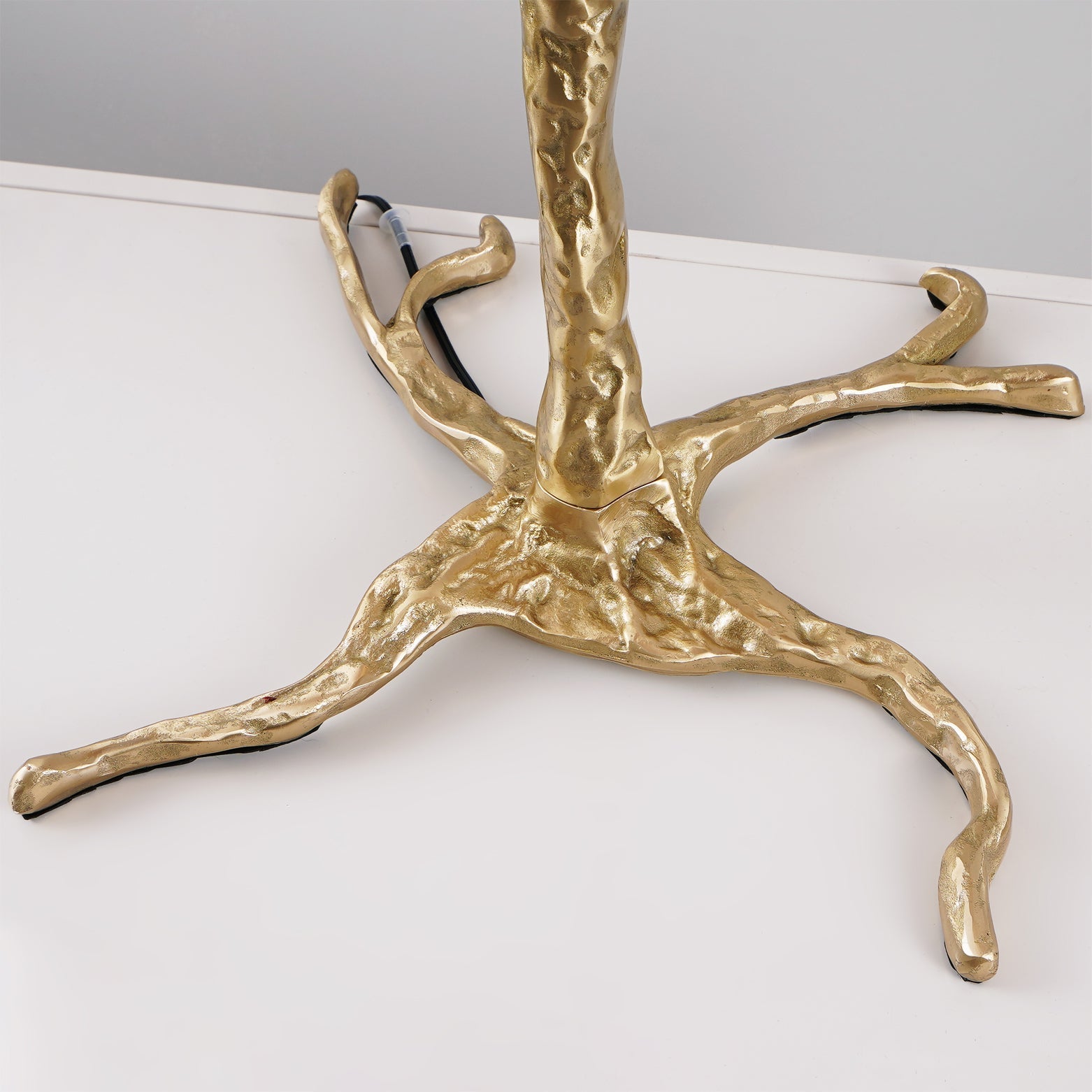 Luxurious Ostrich Feather Floor Lamp with Polished Brass Base Elegant Gold Standing Light for Living Room