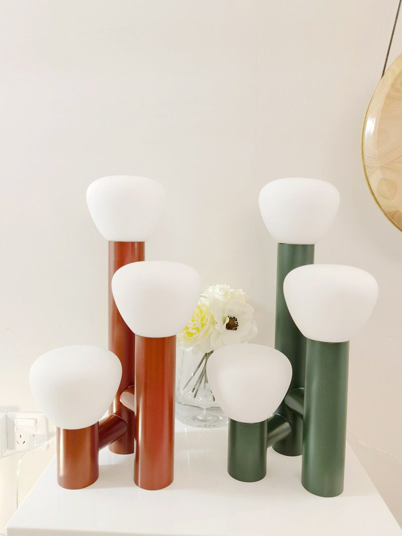 kienney-modern-metal-and-glass-table-lamp-for-living-room-and-bedroom-ambient-flashlight-style-desk-light