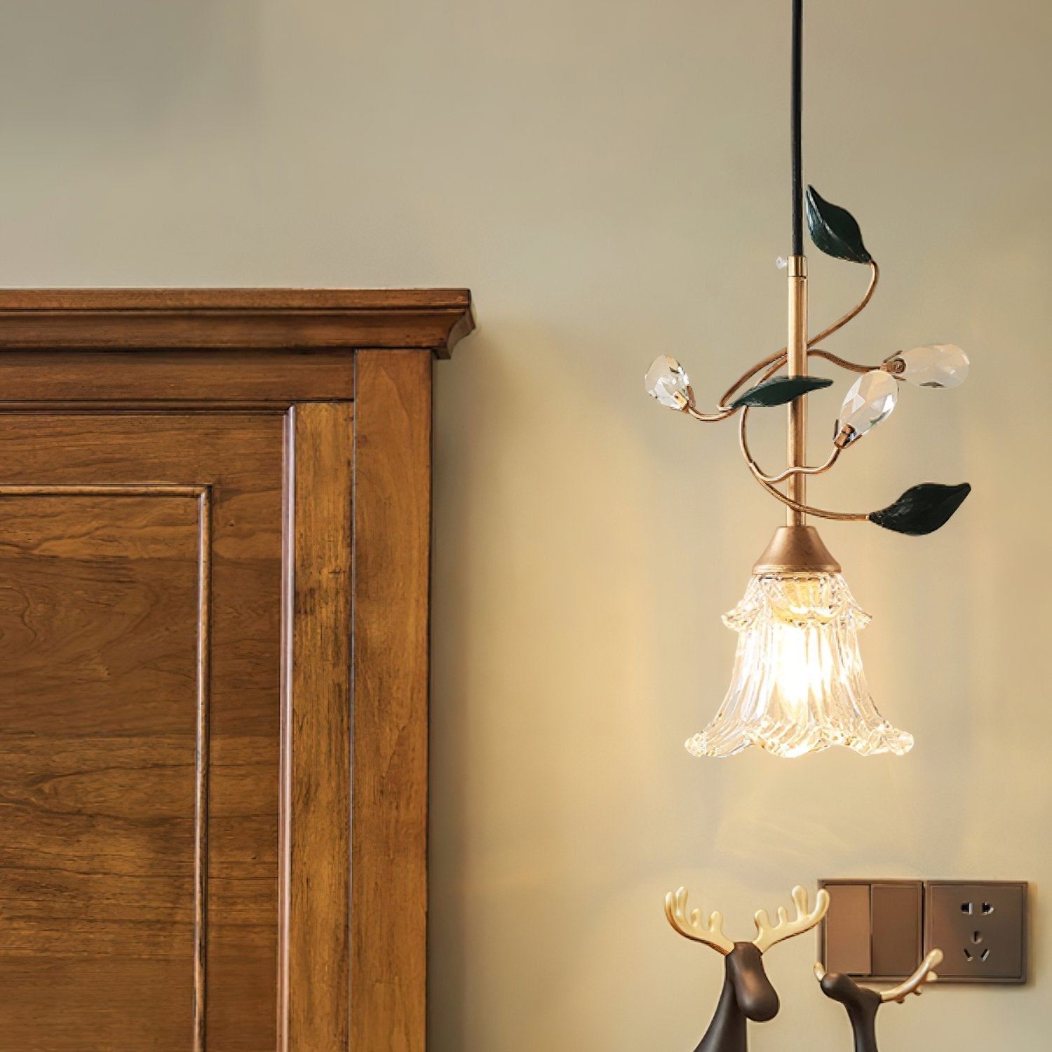 floral-glass-pendant-light-with-crystal-accents-and-pastoral-flower-design
