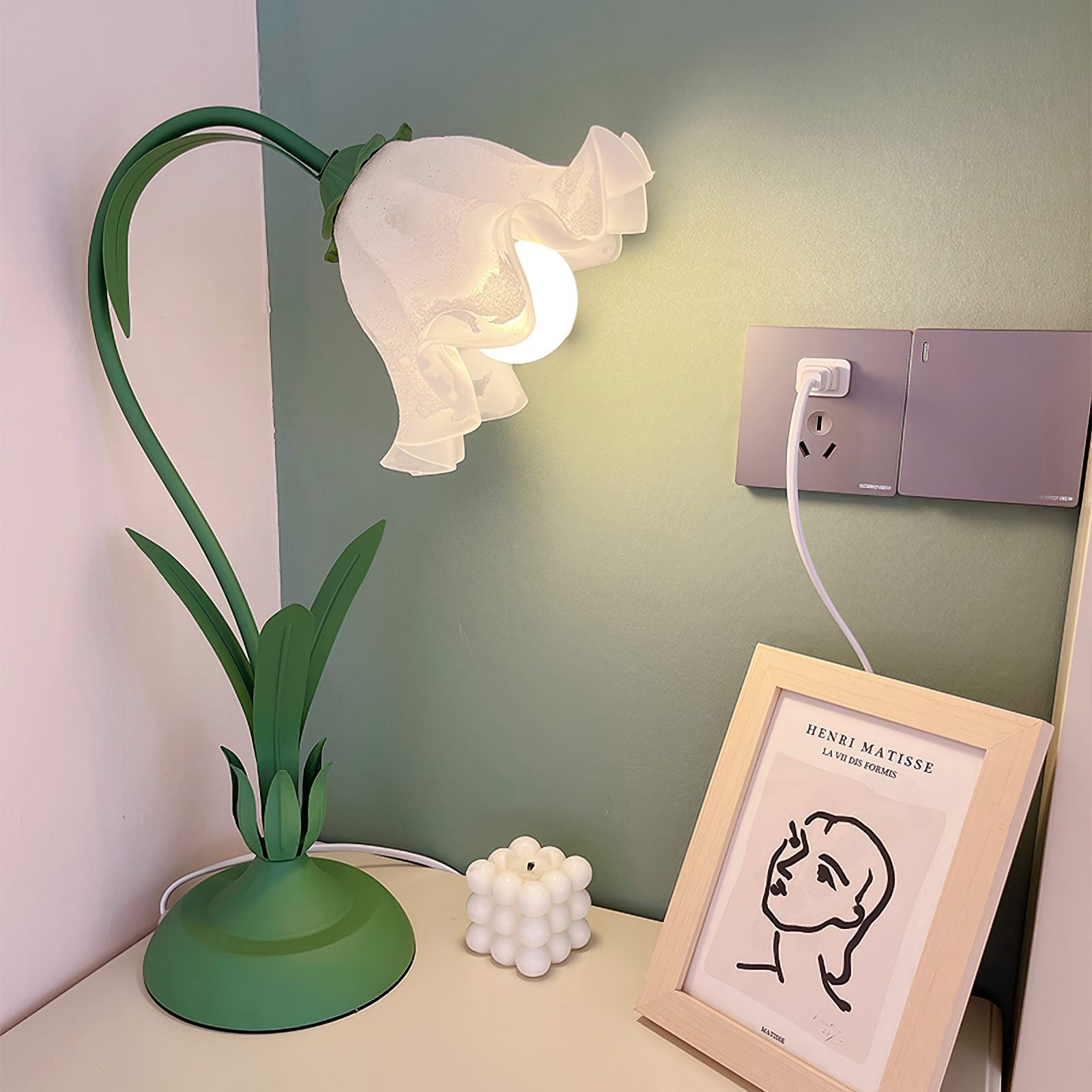 vintage-pastoral-rose-art-deco-table-lamp-with-green-base-and-white-shade