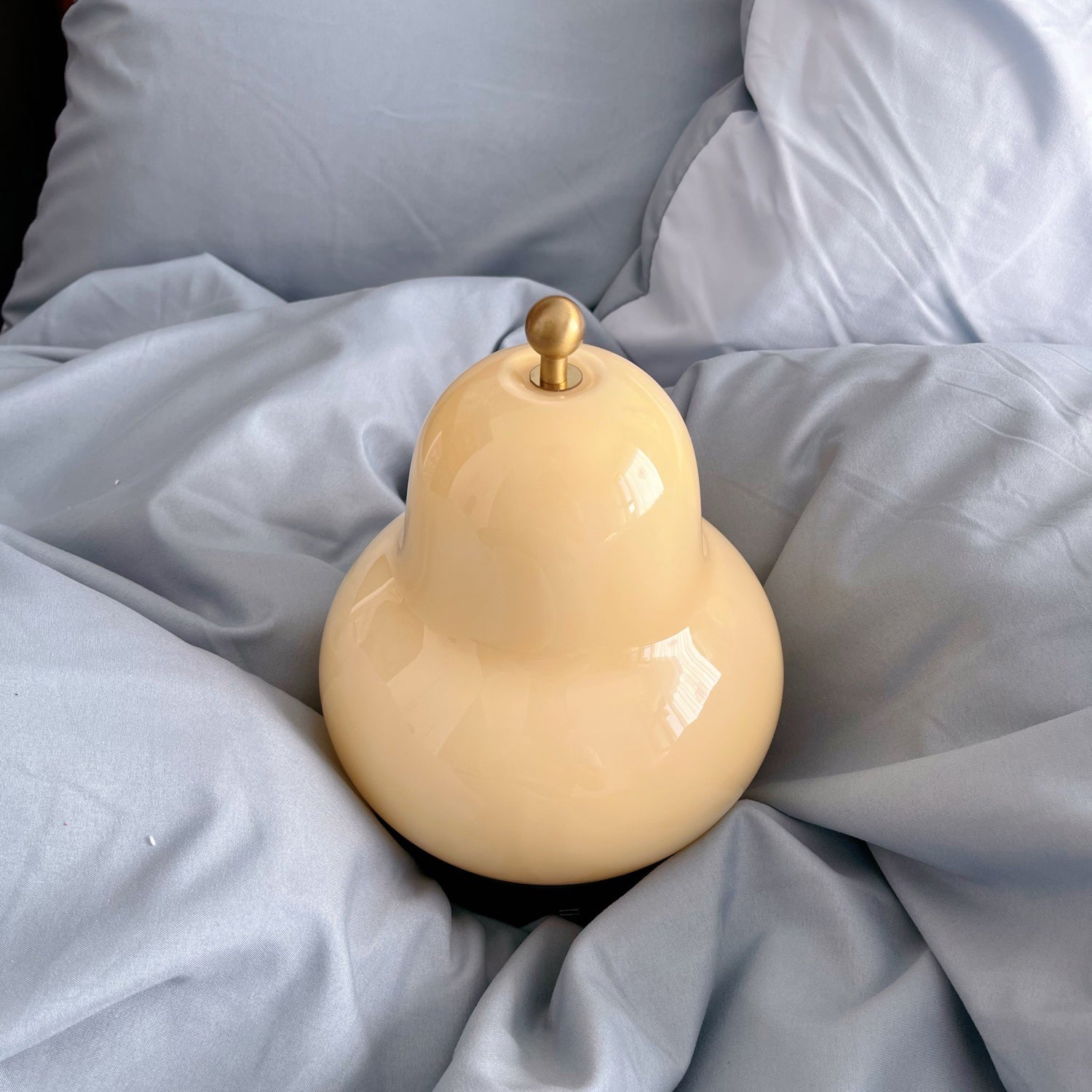 modern-pear-glass-table-lamp-rechargeable-led-bedside-light-with-touch-dimmer