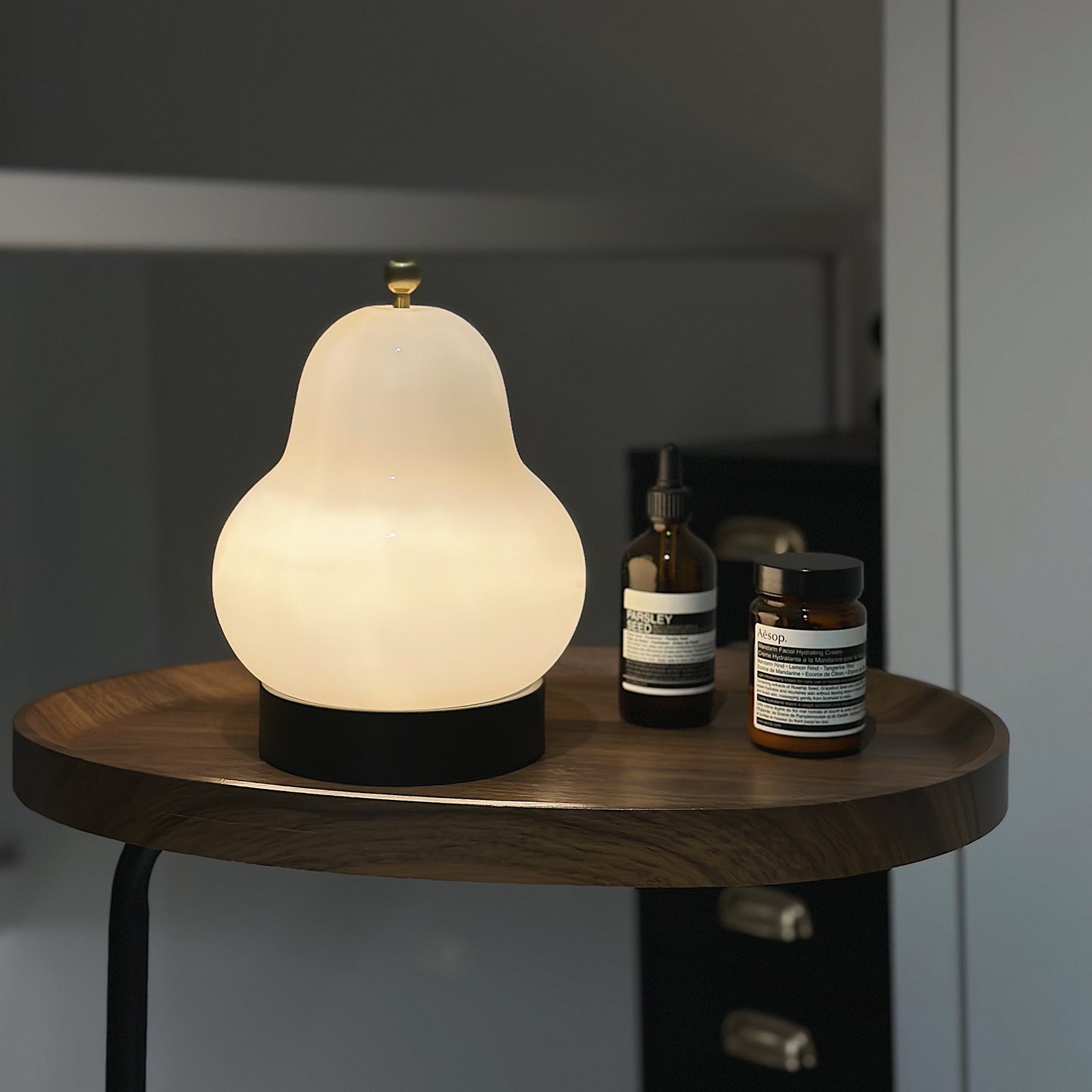 modern-pear-glass-table-lamp-rechargeable-led-bedside-light-with-touch-dimmer