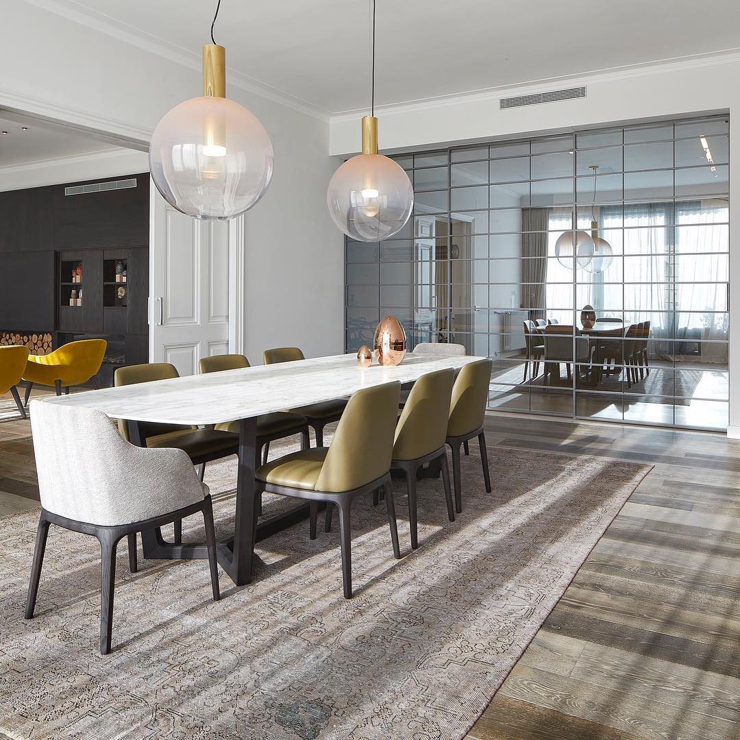 modern-geometric-hand-blown-glass-pendant-light-with-elegant-gold-finish-for-contemporary-interiors