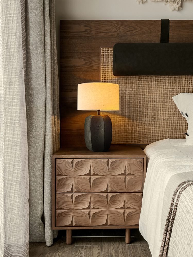 handcrafted-black-geometric-ceramic-table-lamp-with-white-fabric-shade-for-modern-living-room