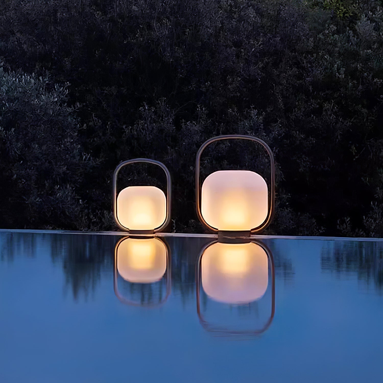 Modern Rechargeable Portable Outdoor Lantern Table Lamp for Garden and Patio