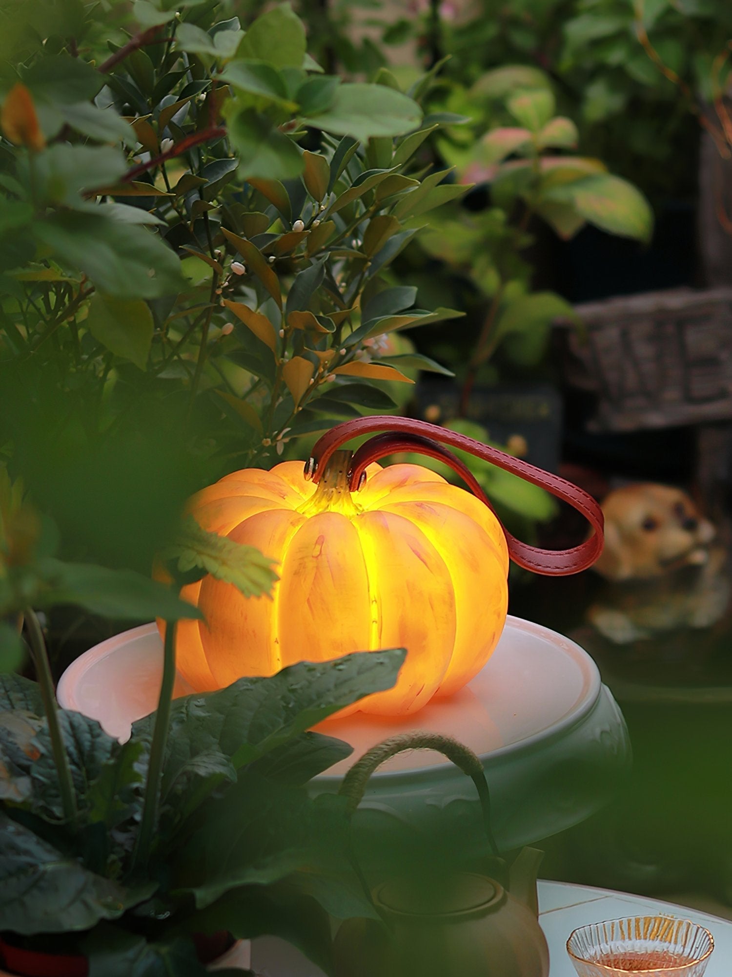 modern-pumpkin-inspired-resin-table-lamp-led-portable-bedside-nightstand-light-for-home-decor