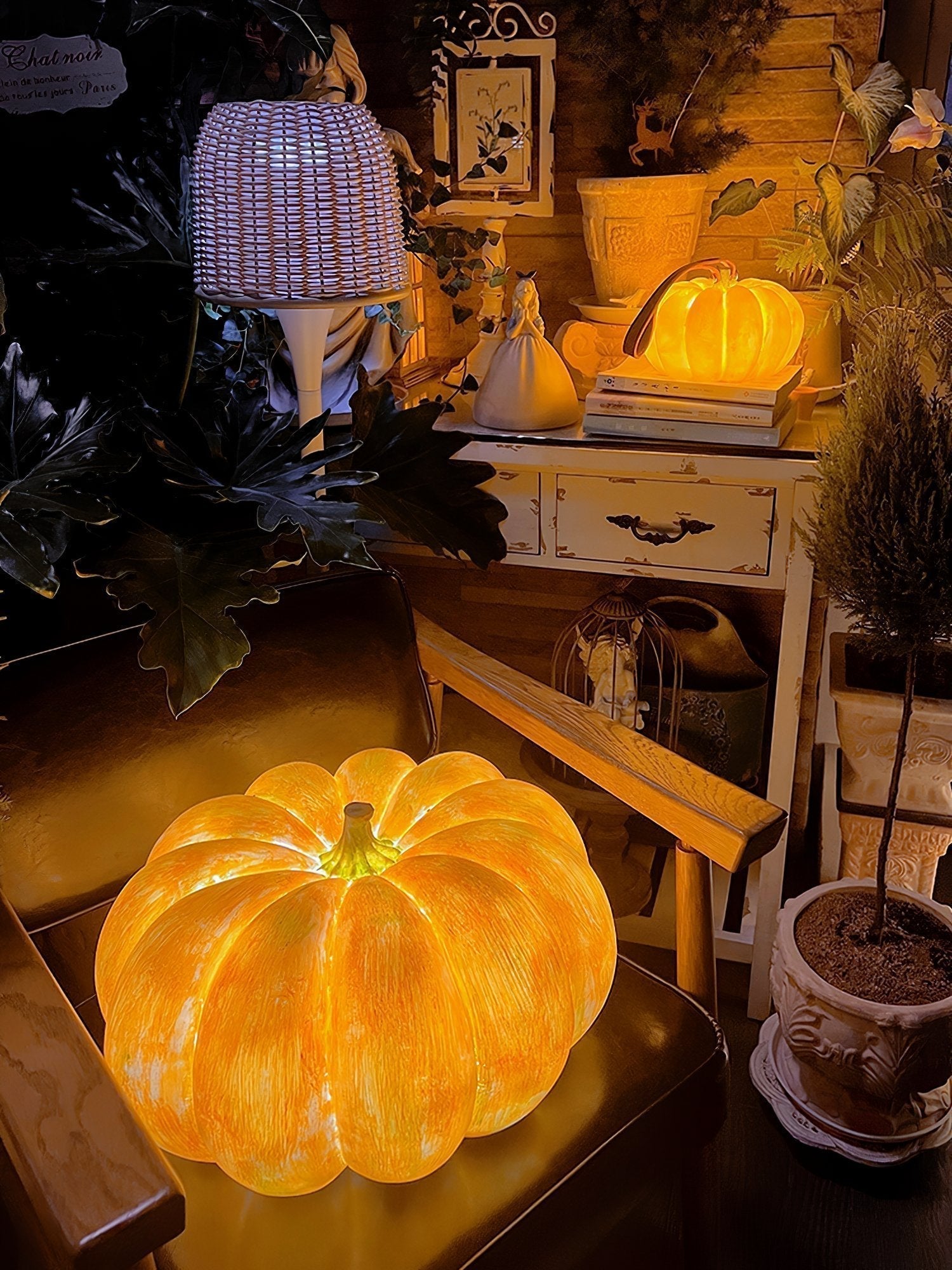 modern-pumpkin-inspired-resin-table-lamp-led-portable-bedside-nightstand-light-for-home-decor