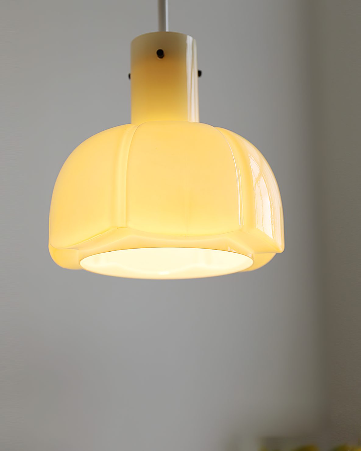 porto-vintage-ribbed-glass-pendant-light-elegant-linear-texture-ceiling-hanging-lamp-for-living-room-kitchen