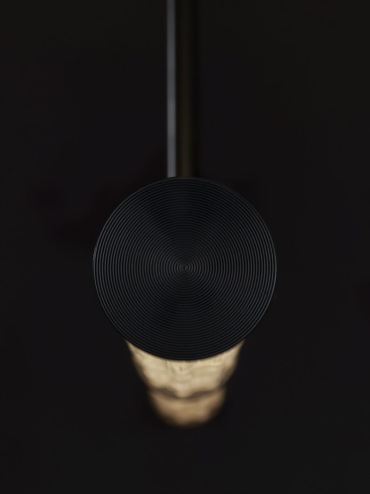 modern-linear-brass-and-glass-led-pendant-light-for-kitchen-island-and-dining-room-lighting