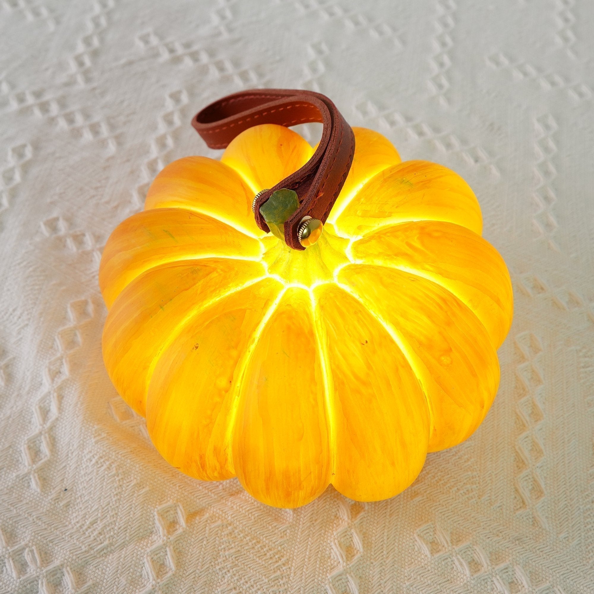 modern-pumpkin-inspired-resin-table-lamp-led-portable-bedside-nightstand-light-for-home-decor