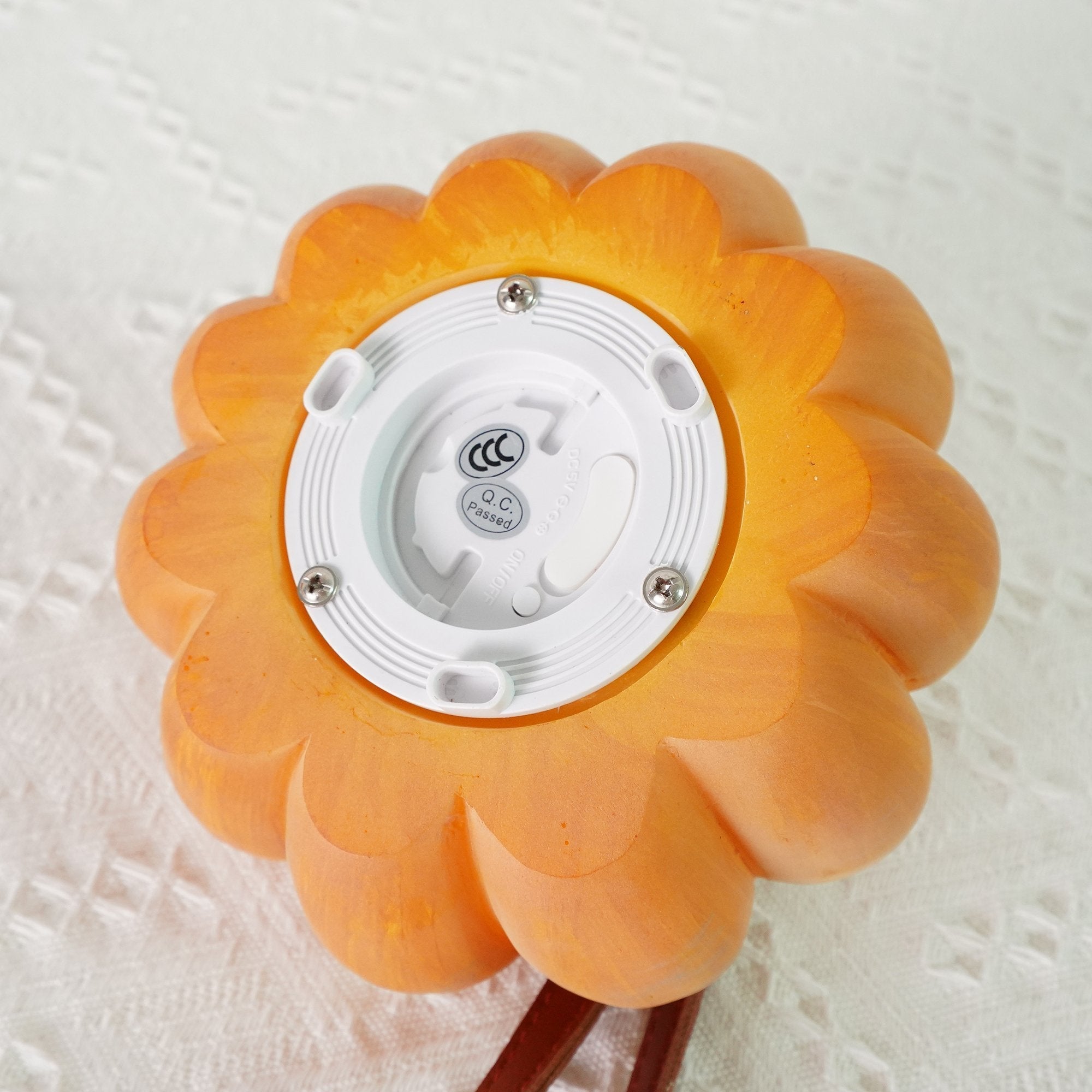 modern-pumpkin-inspired-resin-table-lamp-led-portable-bedside-nightstand-light-for-home-decor