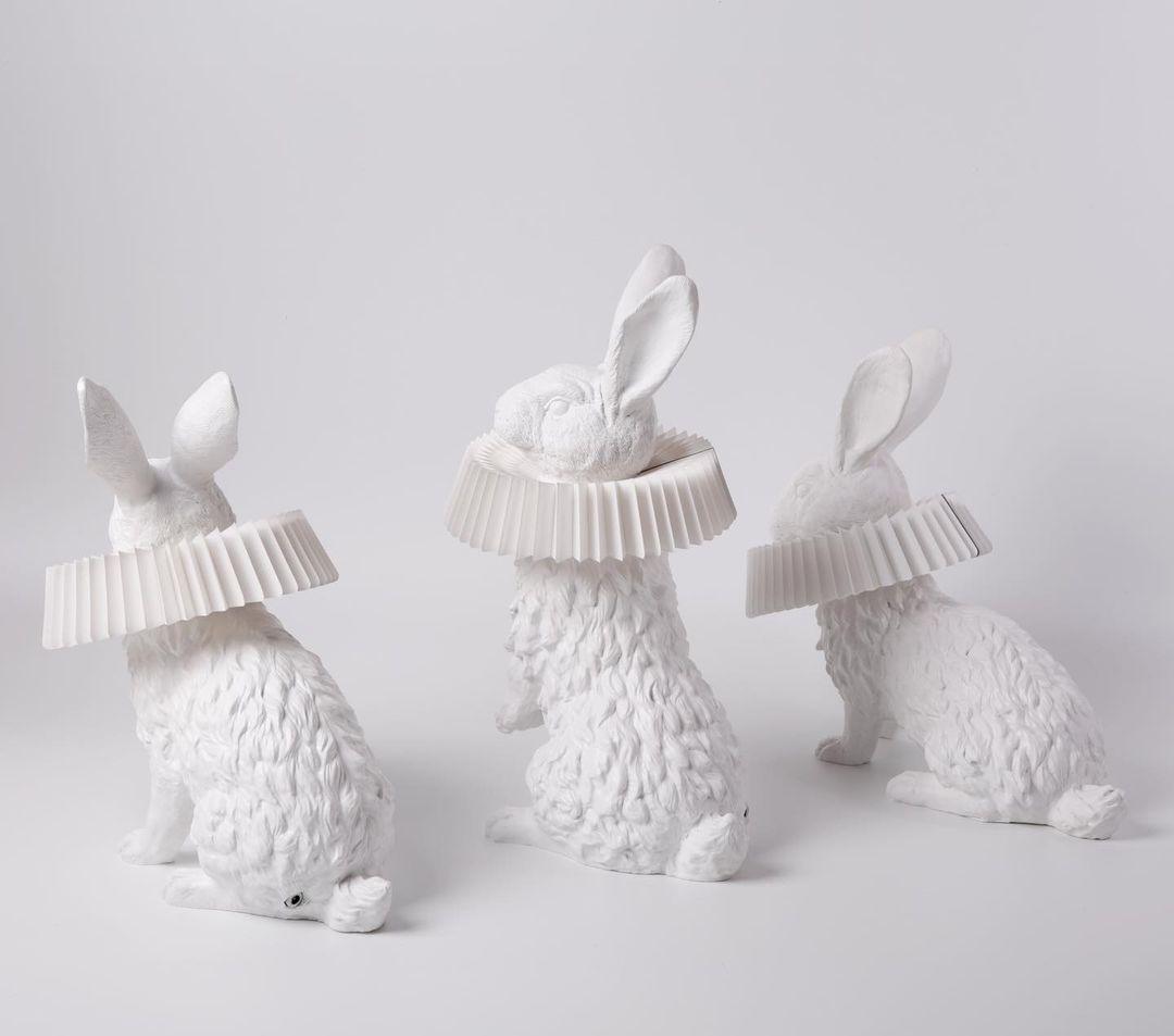 Whimsical Rabbit Animal Figurine Table Lamp with Ruffle Collar and LED Illumination for Modern Interiors