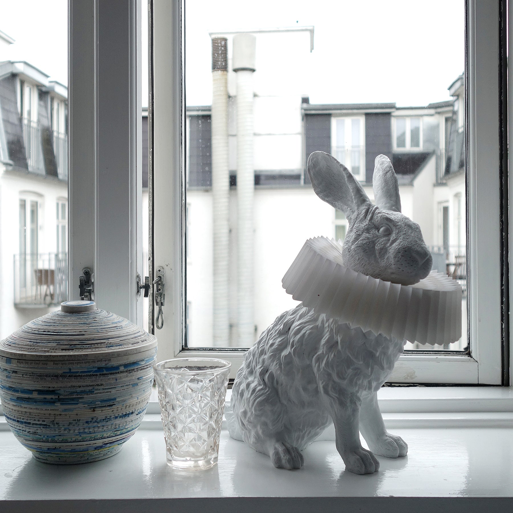Whimsical Rabbit Animal Figurine Table Lamp with Ruffle Collar and LED Illumination for Modern Interiors