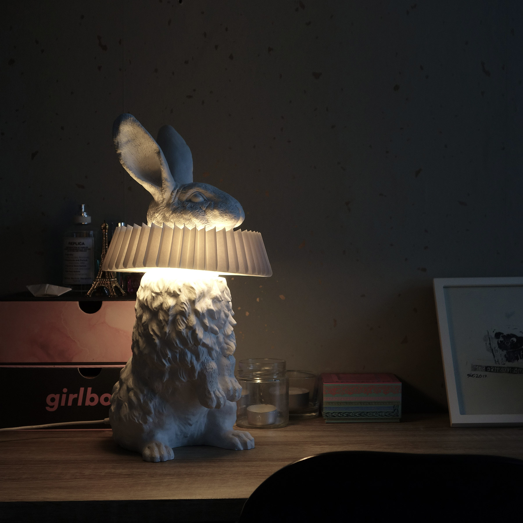 Whimsical Rabbit Animal Figurine Table Lamp with Ruffle Collar and LED Illumination for Modern Interiors