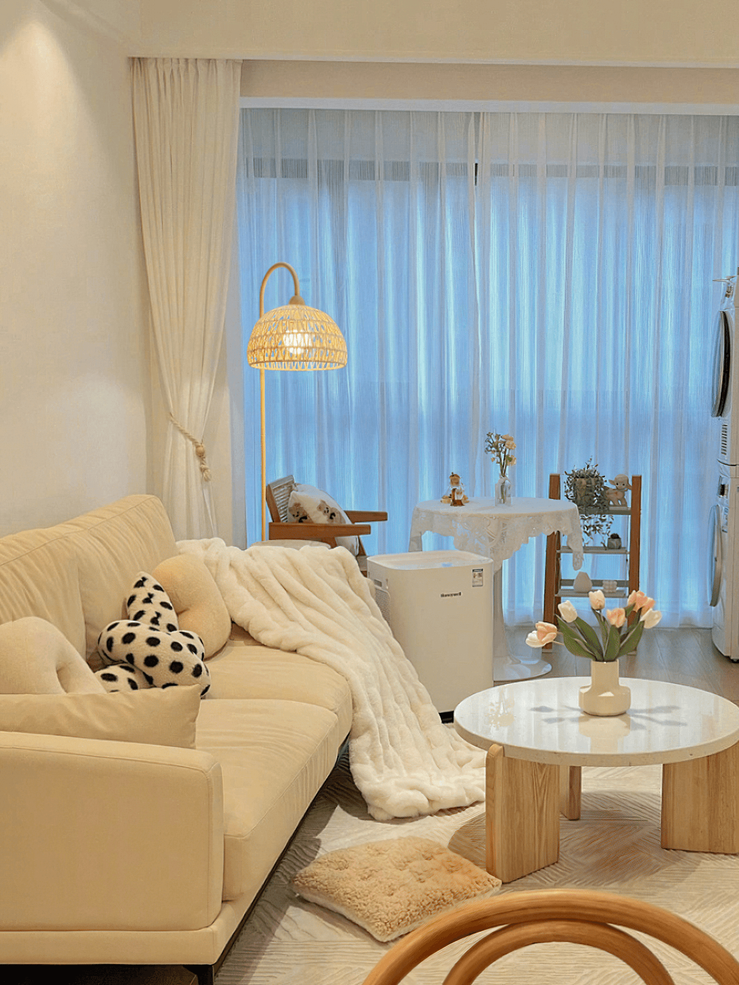 Handwoven Rattan Arched Floor Lamp Modern Beige Standing Light for Living Room