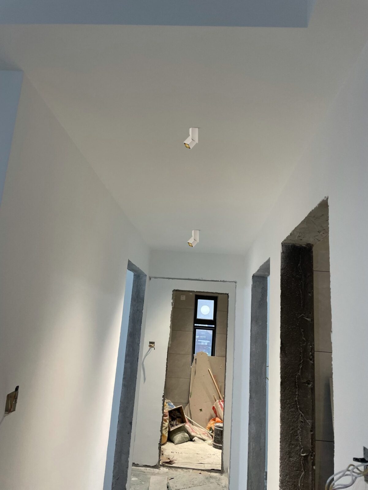 modern-adjustable-led-surface-mounted-spotlight-for-commercial-and-residential-use