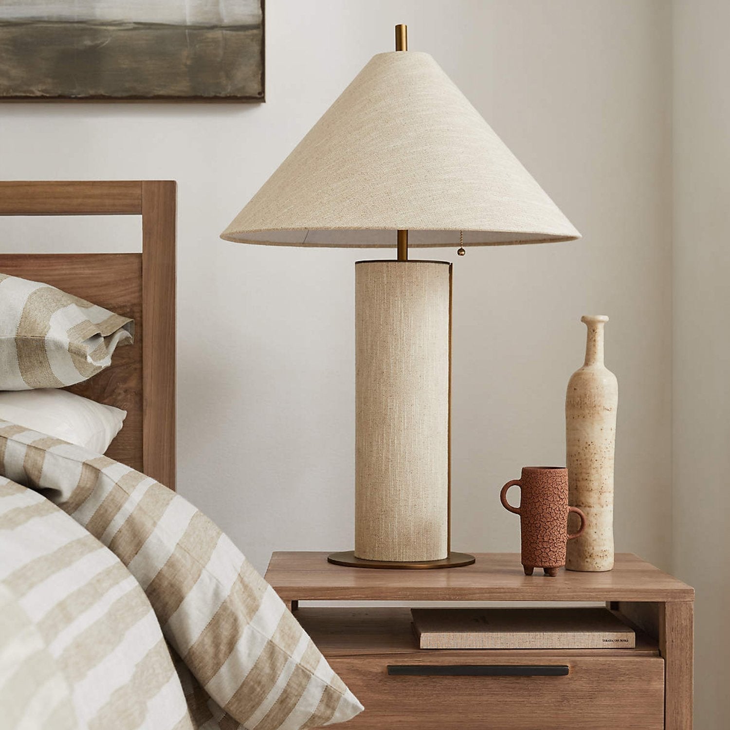 textured-ivory-linen-table-lamp-with-polished-brass-accents-for-elegant-living-spaces