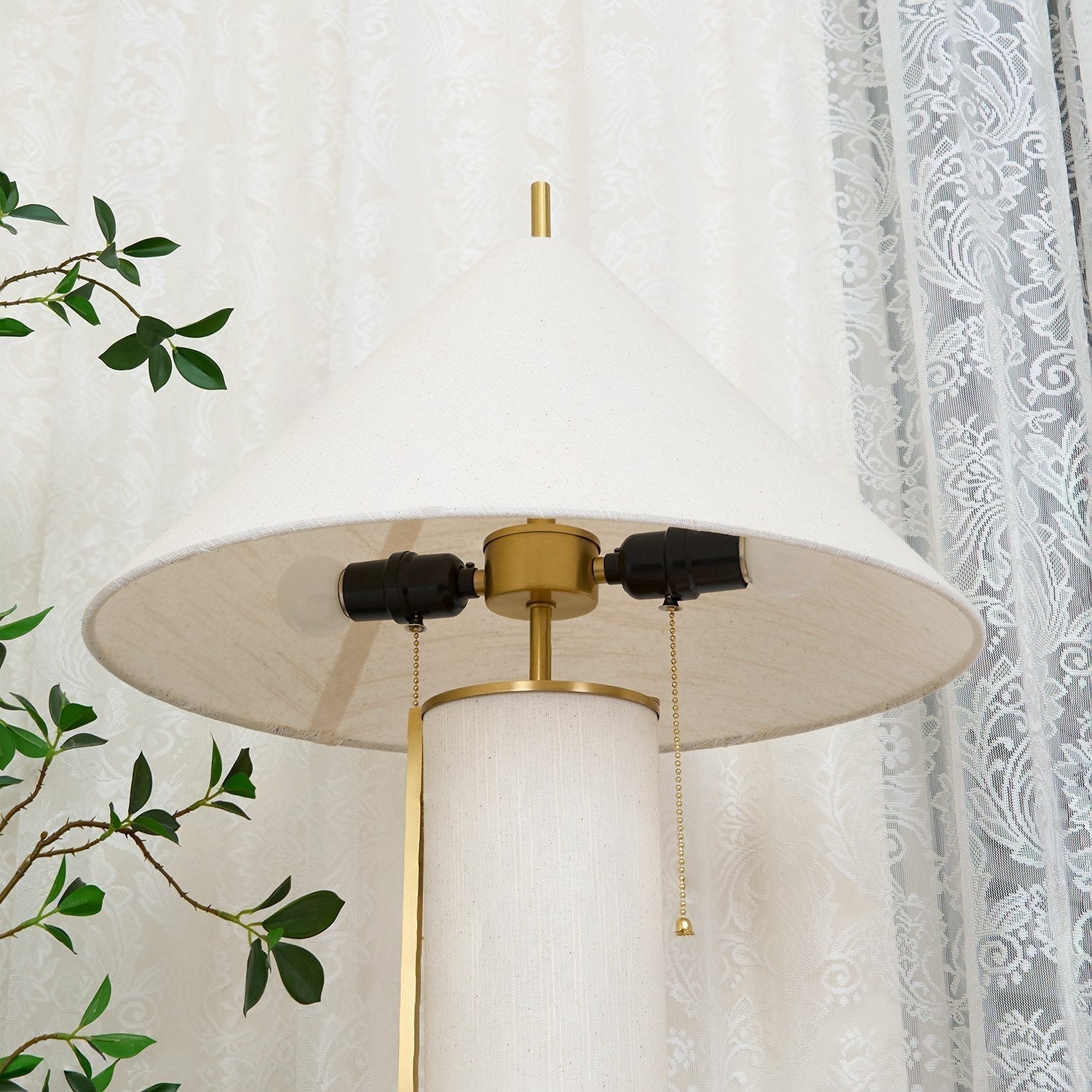 textured-ivory-linen-table-lamp-with-polished-brass-accents-for-elegant-living-spaces