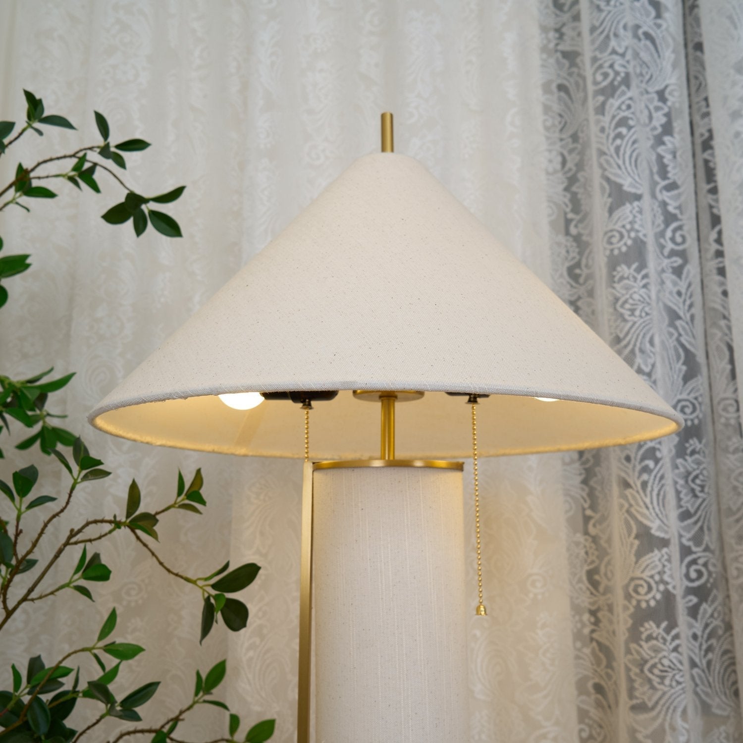 textured-ivory-linen-table-lamp-with-polished-brass-accents-for-elegant-living-spaces