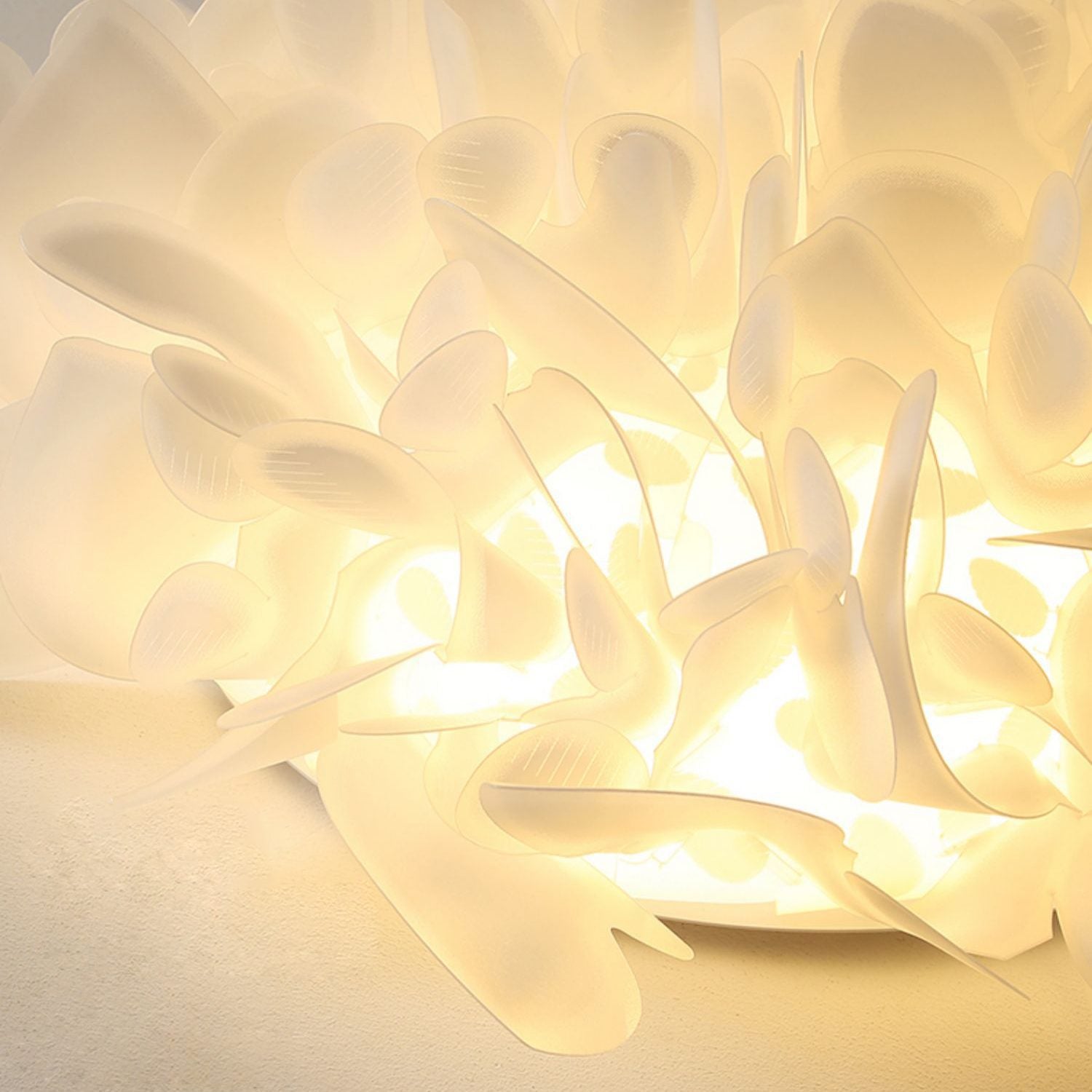 modern-white-petal-led-flush-mount-ceiling-lamp-for-romantic-interior-lighting