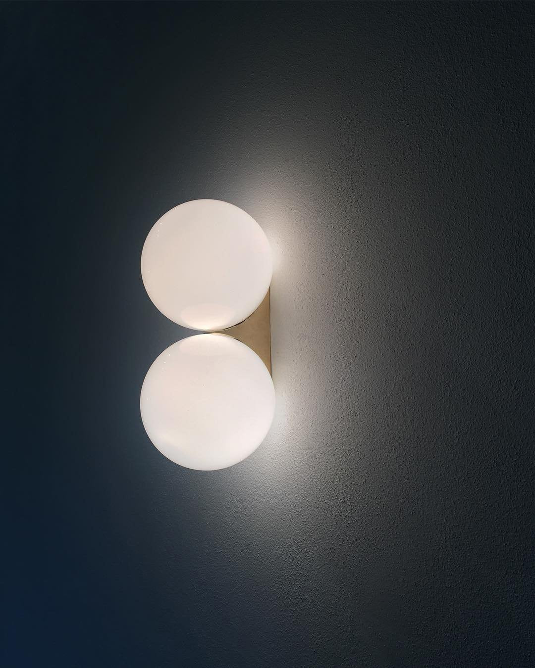 modern-glass-globe-wall-sconce-minimalist-round-g9-led-wall-lamp-for-hallway-bedroom