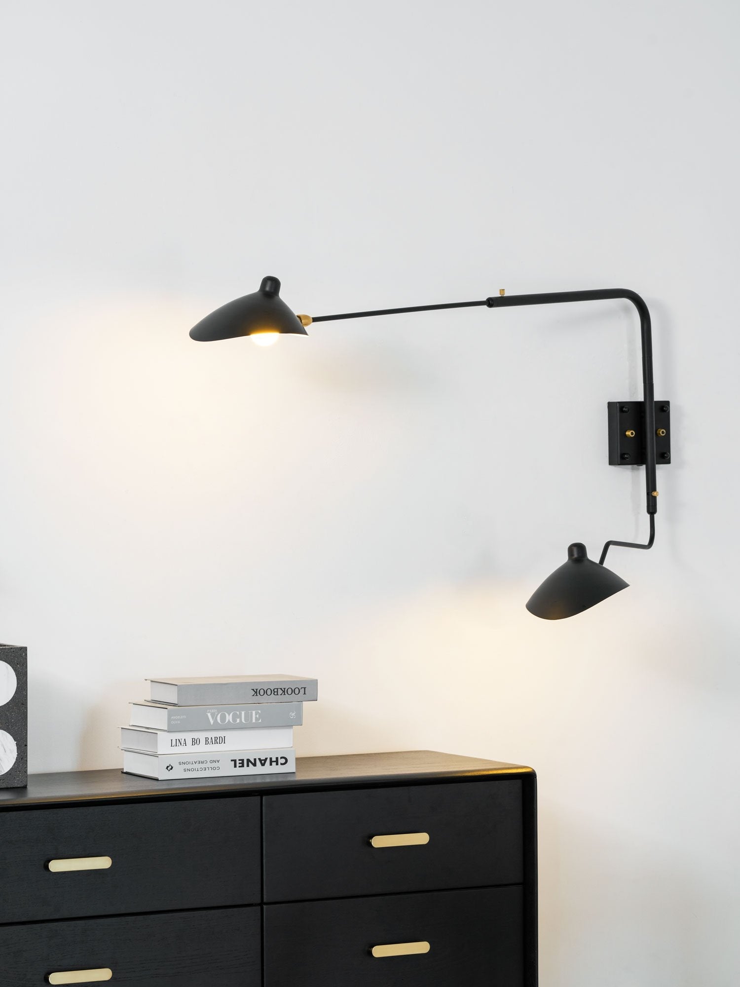 industrial-adjustable-long-arm-wall-sconce-with-rotating-metal-shade-for-indoor-lighting