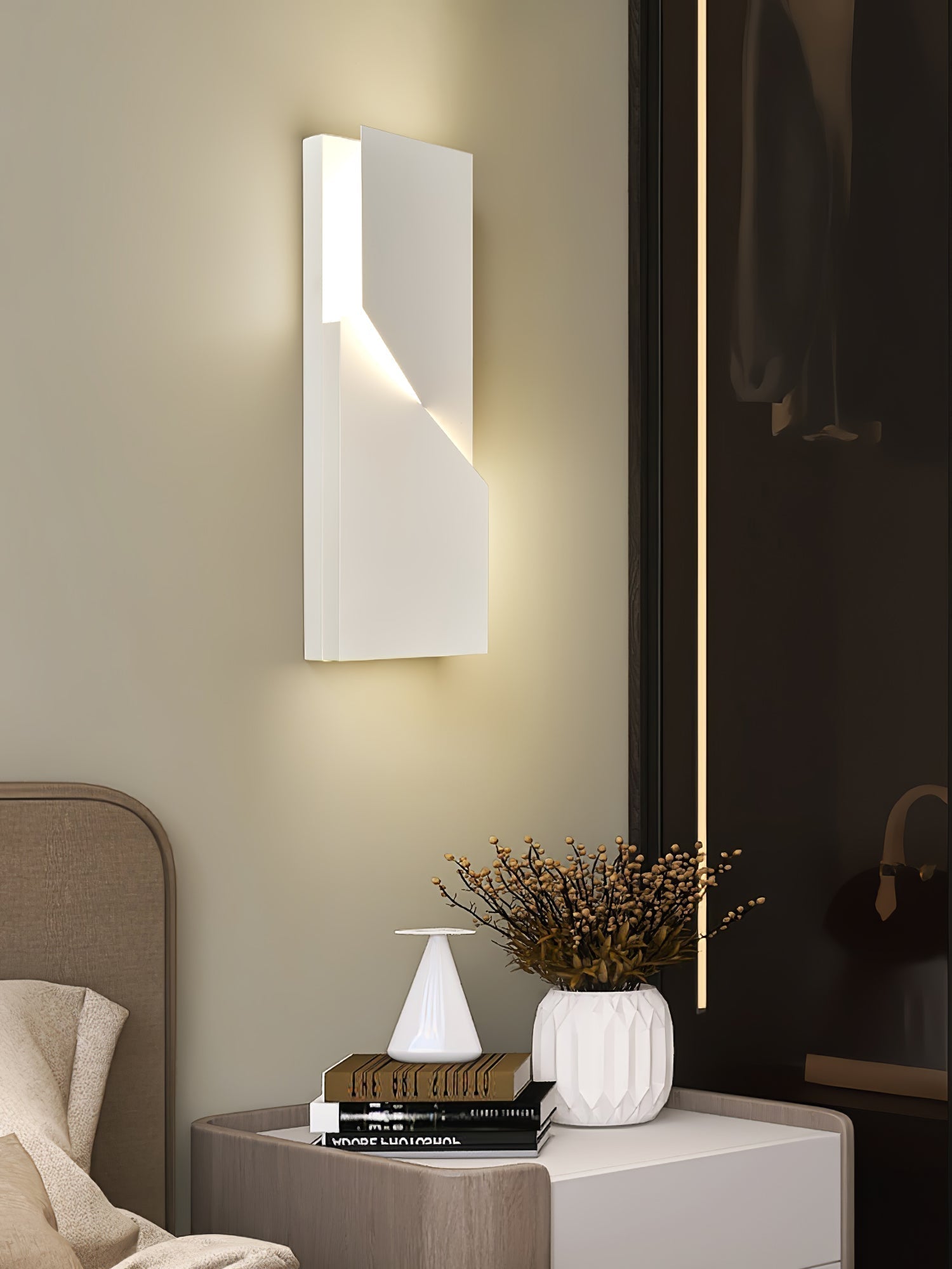 Modern Cordless LED Wall Sconce Matte White Aluminum Rechargeable Decorative Lighting