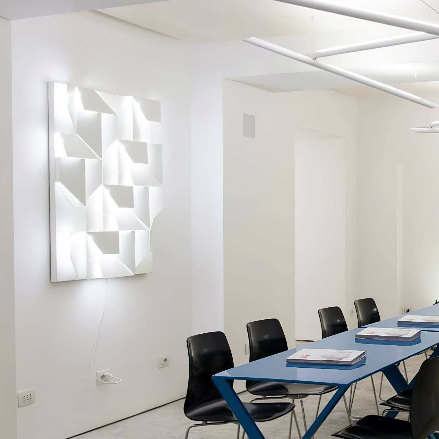 Modern Grand Shadow LED Wall Sconce Aluminum Diffused Indoor Light Matte White