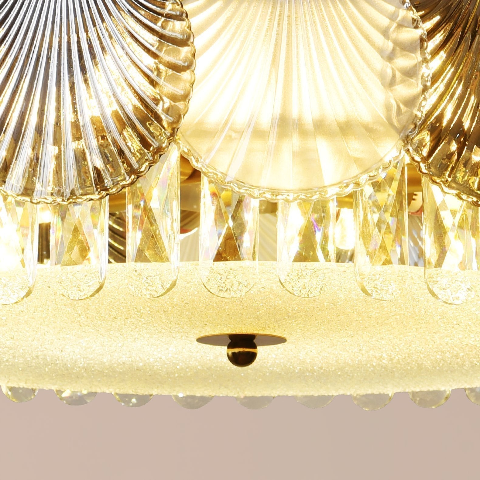 luxury-shell-shaped-crystal-flush-mount-ceiling-light-fixture-with-gold-finish