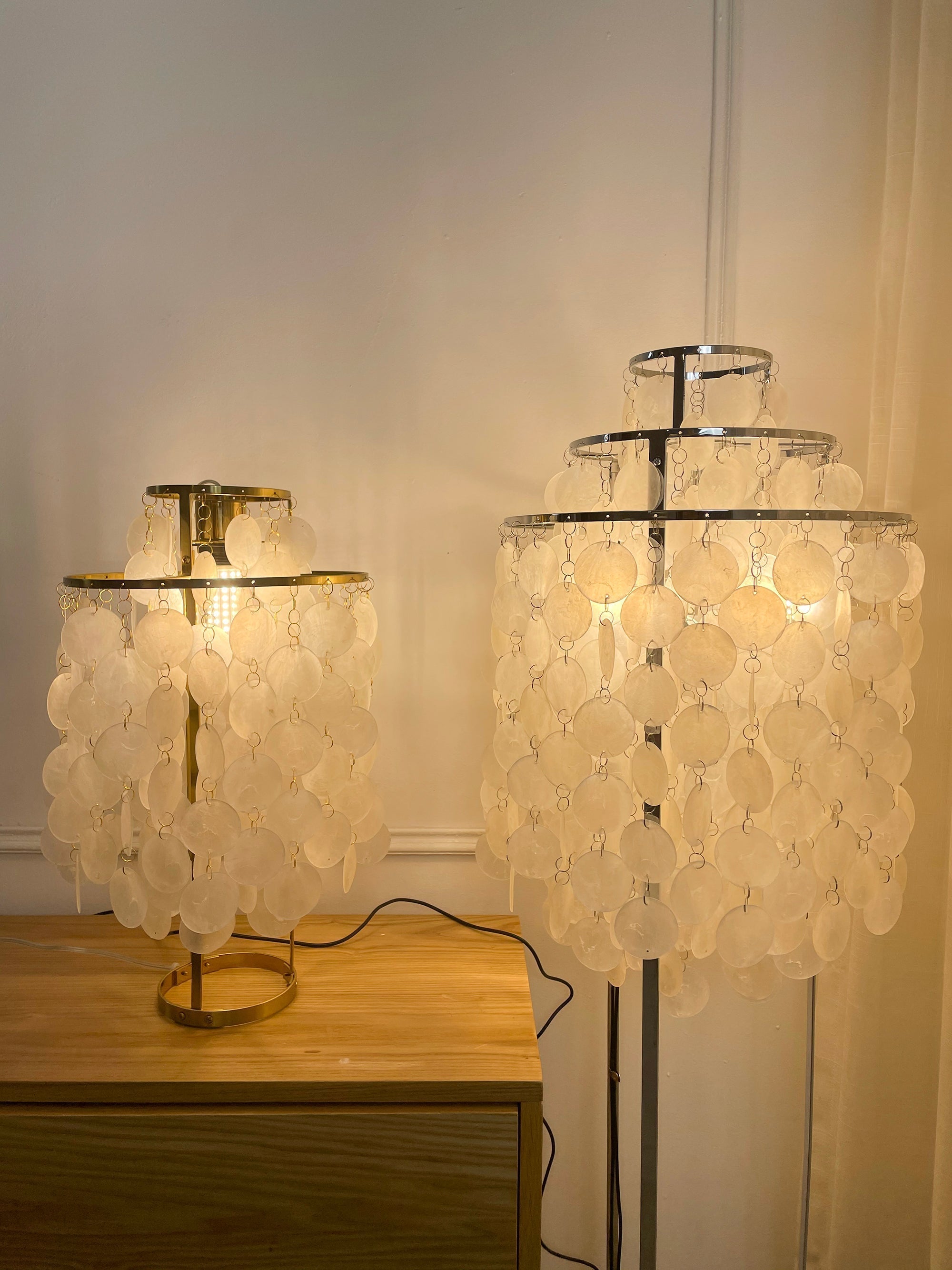 Elegant Natural Mother of Pearl Tiered Shell Floor Lamp Modern Standing Lighting for Home Decor