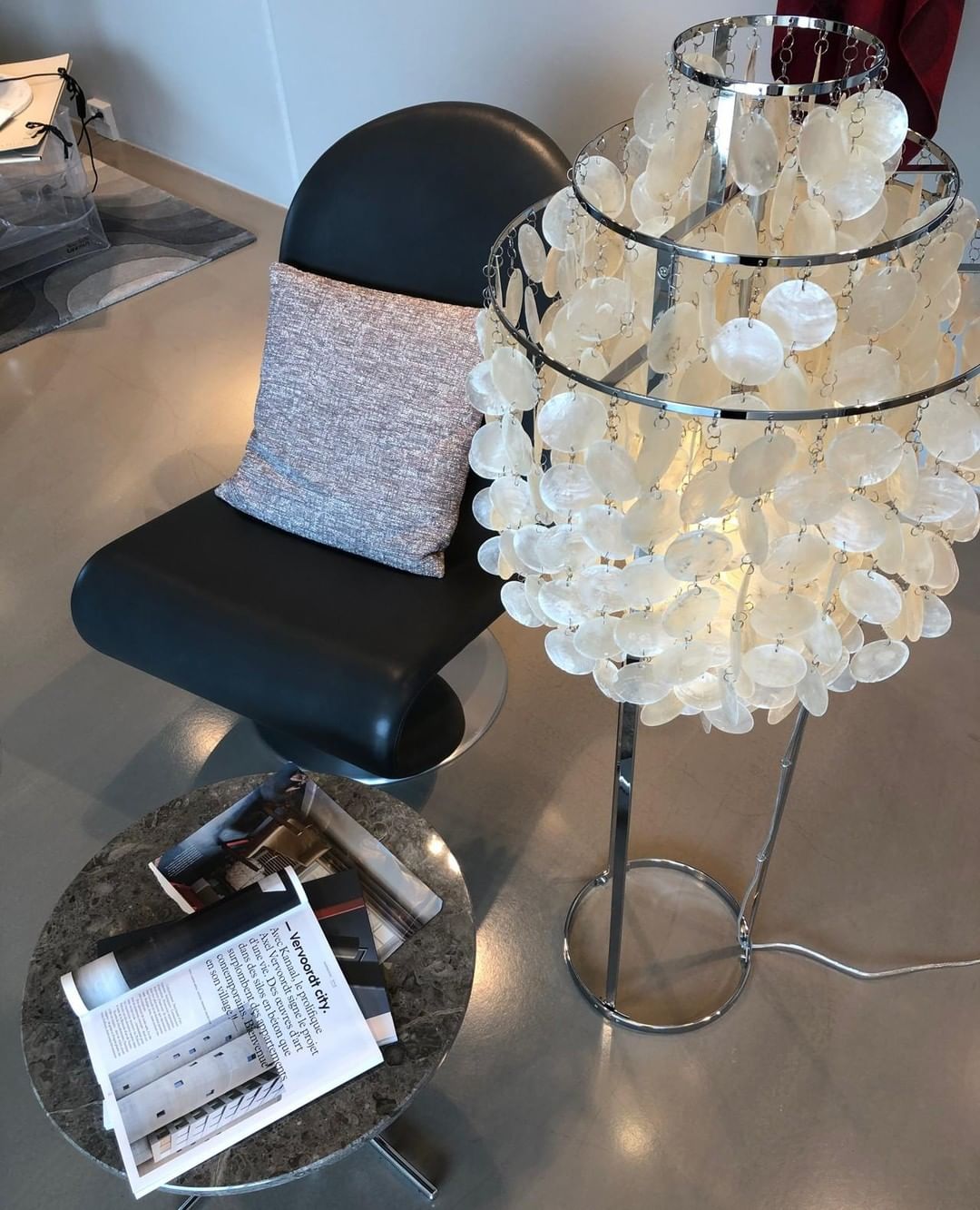Elegant Natural Mother of Pearl Tiered Shell Floor Lamp Modern Standing Lighting for Home Decor
