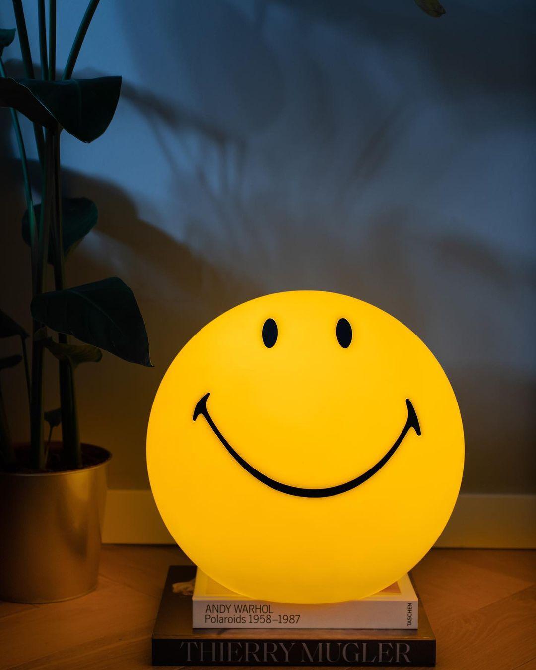 Modern Smiling Face Rechargeable LED Table Lamp for Bedside and Kids Bedroom Decor