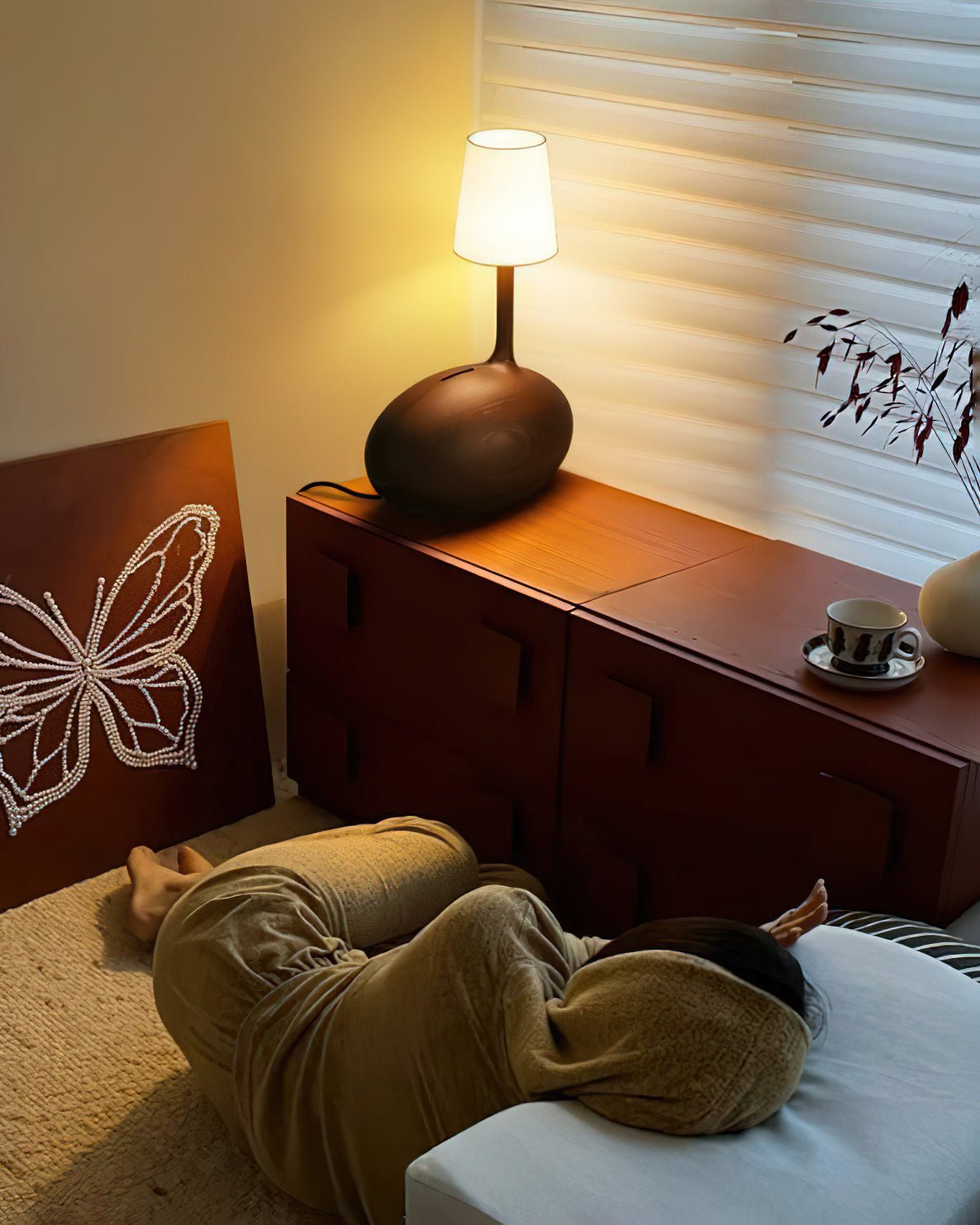 Modern Snail Design Wood Table Lamp with Round Base and White Fabric Shade for Bedroom