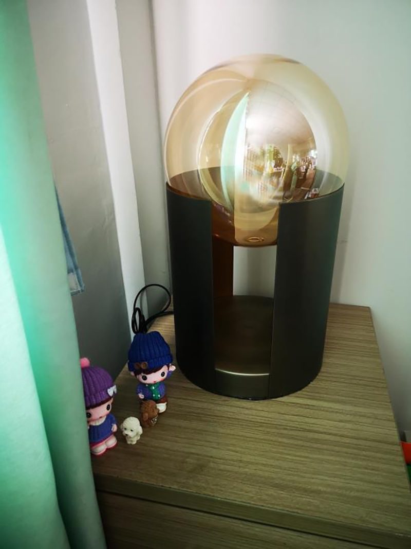 modern-amber-blown-glass-table-lamp-with-black-metal-base-and-e14-light-source