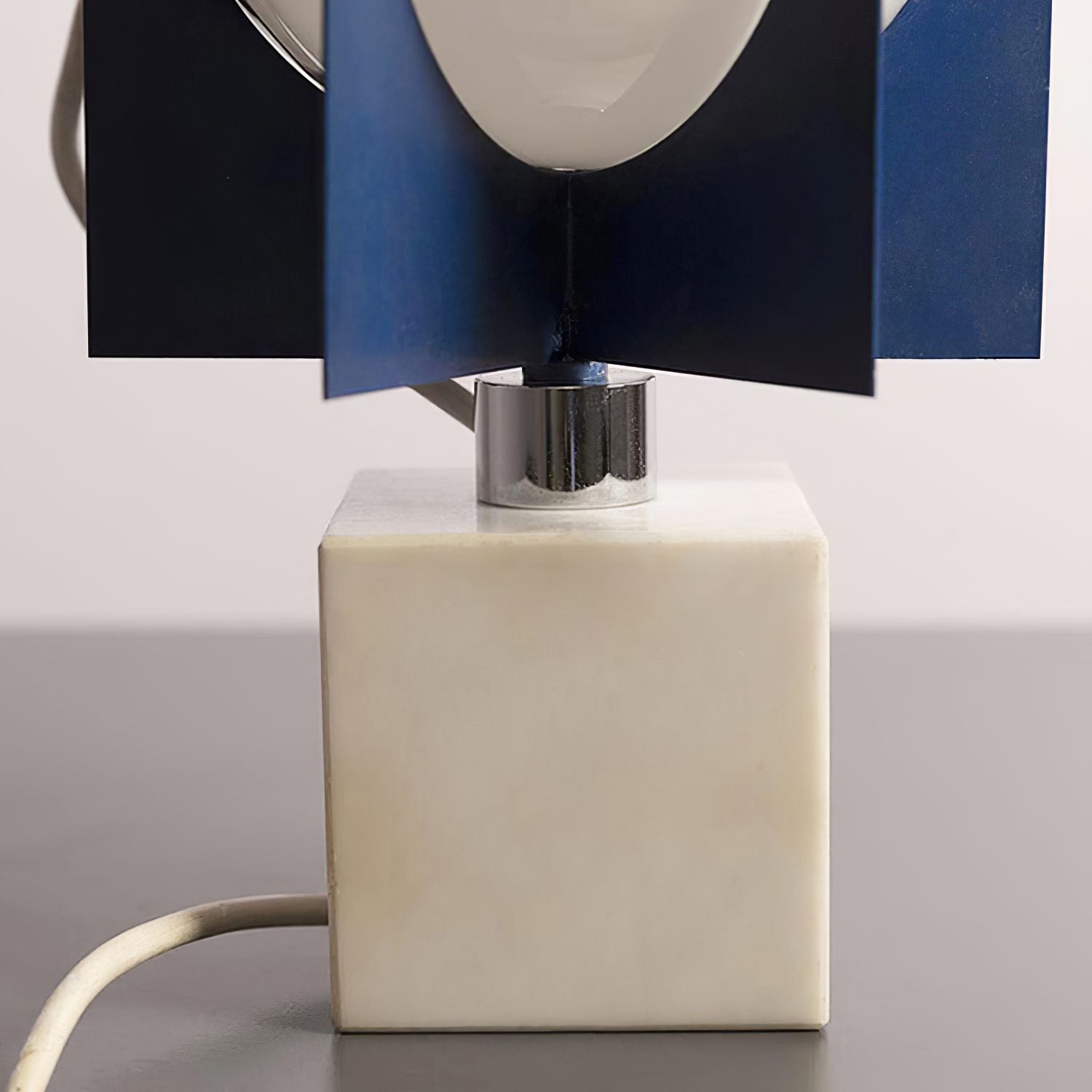 modern-spherical-geometric-table-lamp-with-white-marble-base-and-blue-iron-body-multi-globe-led-desk-light