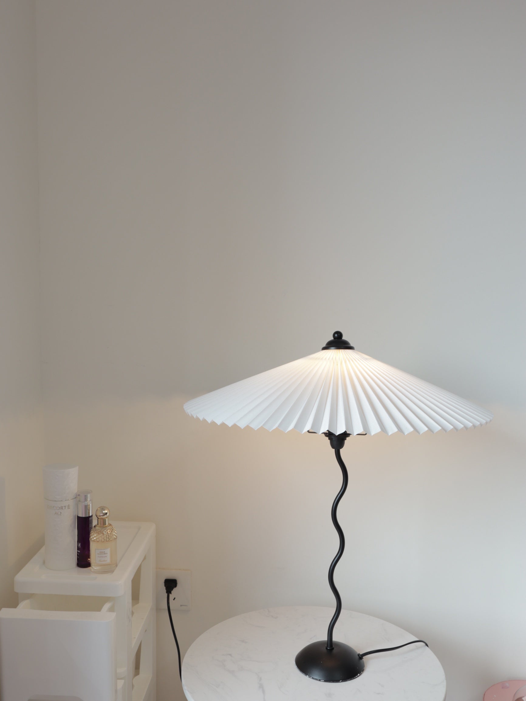 Modern Pleated Fabric Table Lamp with Nordic Wavy Metal Stem for Bedroom Living Room