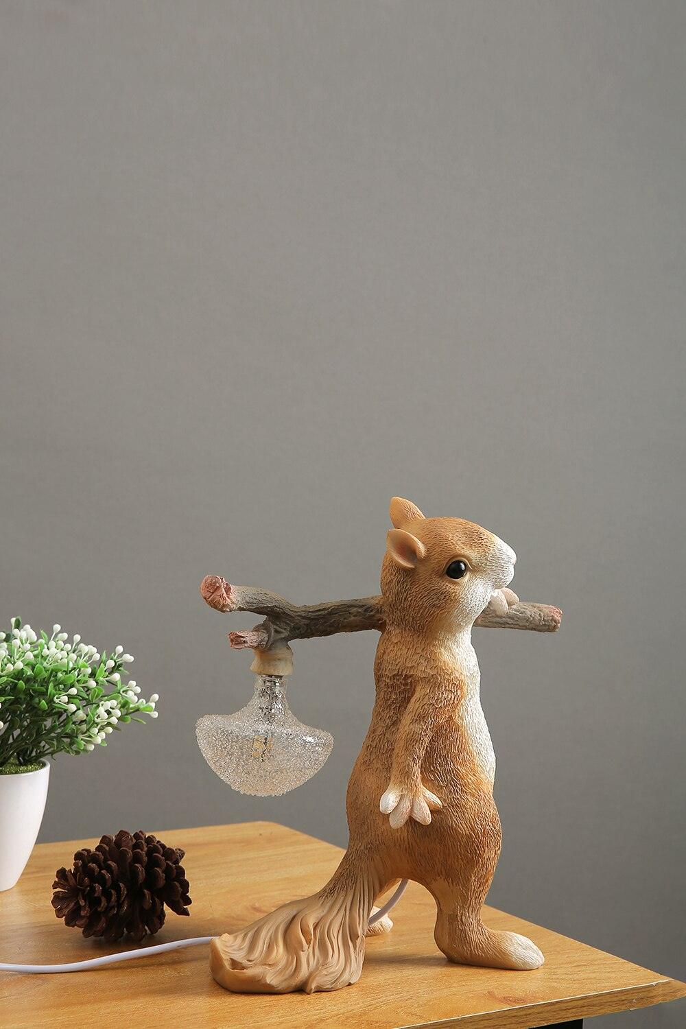 Squirrel Shaped Portable Resin Table Lamp Unique Animal Design Night Light for Modern Home Decor