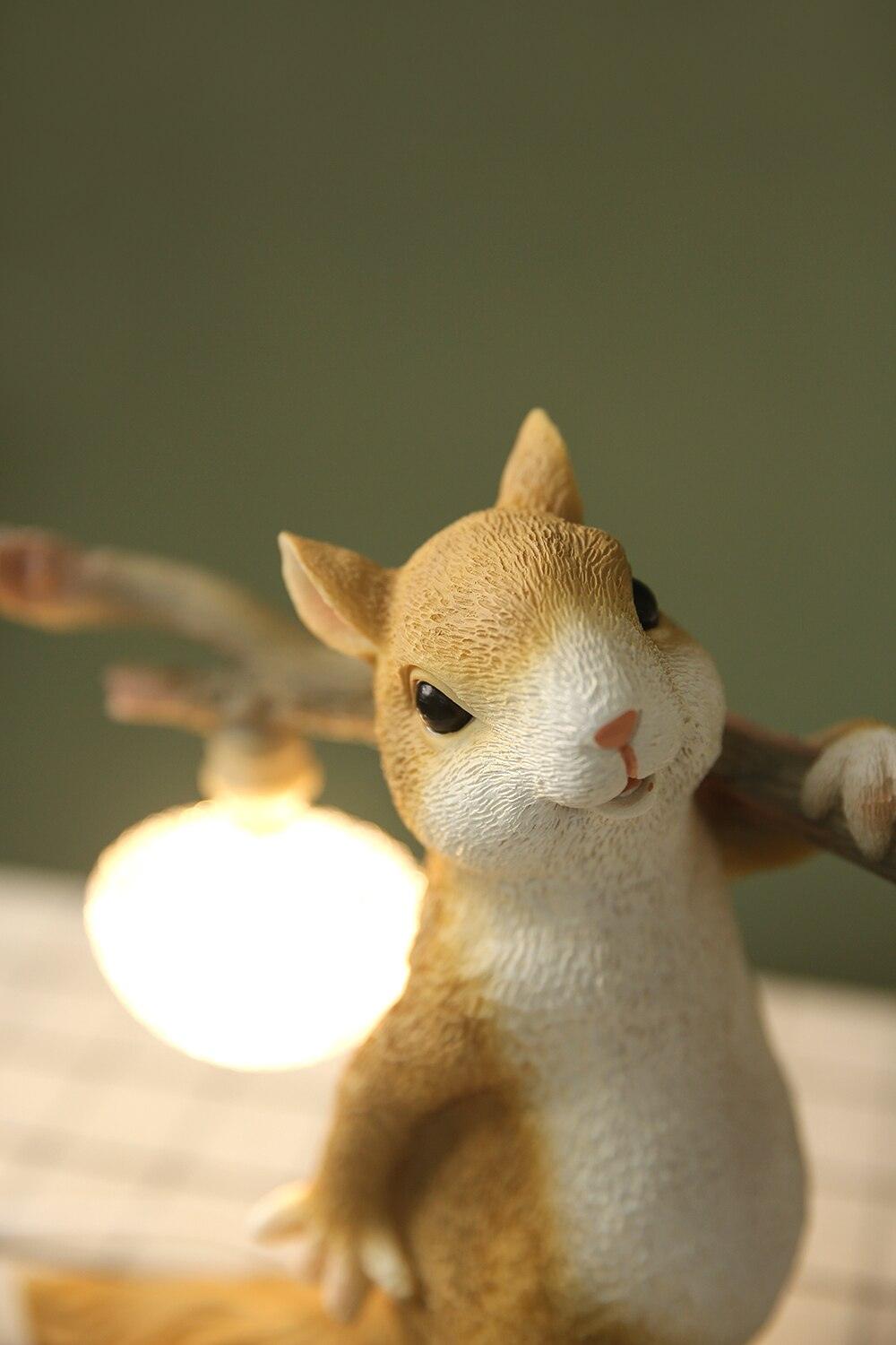Squirrel Shaped Portable Resin Table Lamp Unique Animal Design Night Light for Modern Home Decor