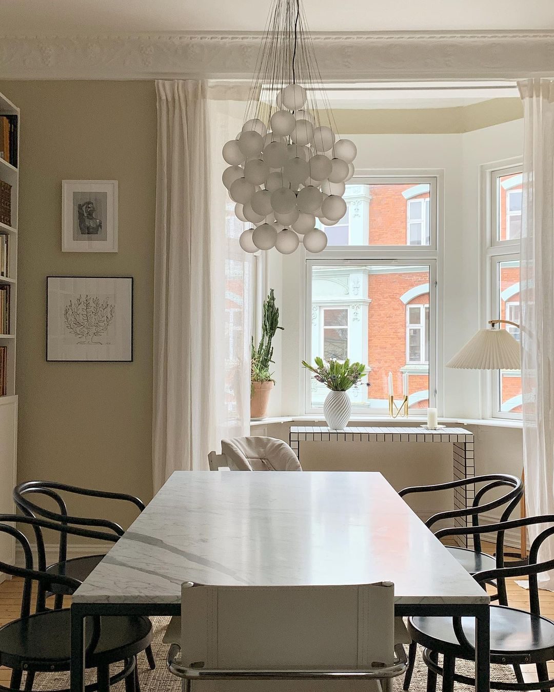 modern-stochastic-blown-glass-sphere-led-chandelier-multi-light-cluster-pendant