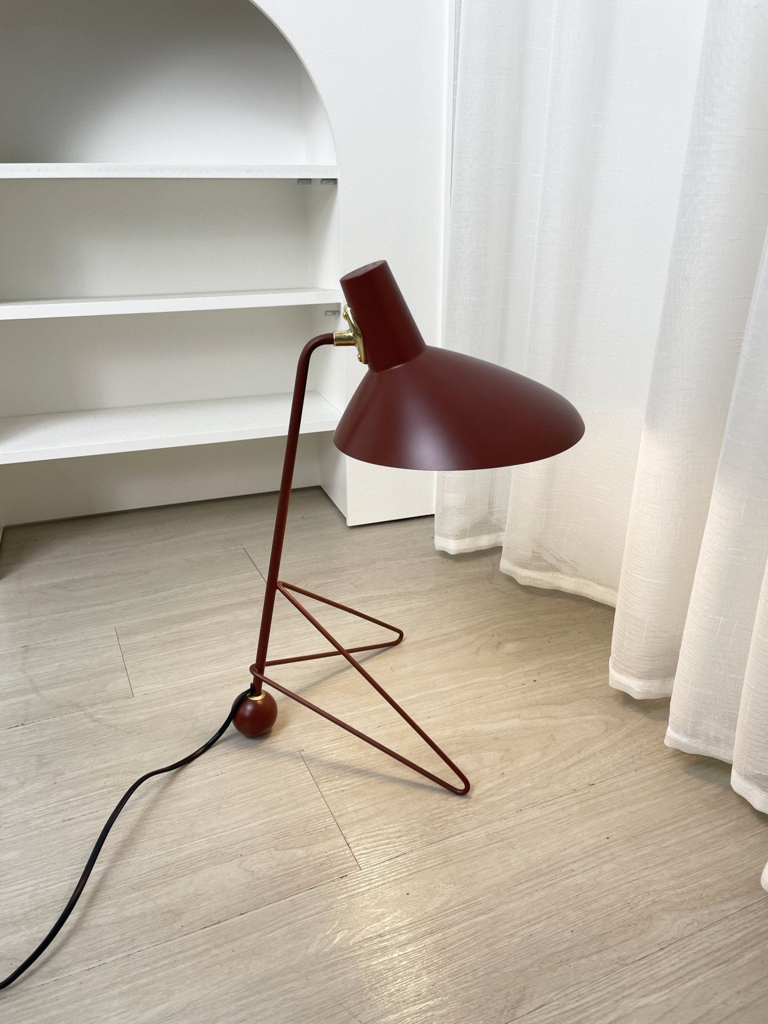 Contemporary Matte Finish Metal Table Lamp with Adjustable Head for Study and Bedside