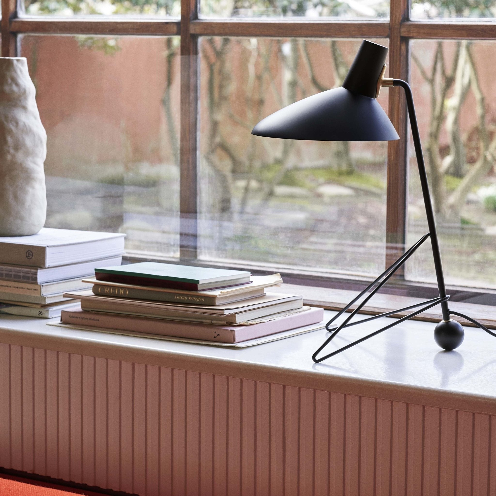 Contemporary Matte Finish Metal Table Lamp with Adjustable Head for Study and Bedside