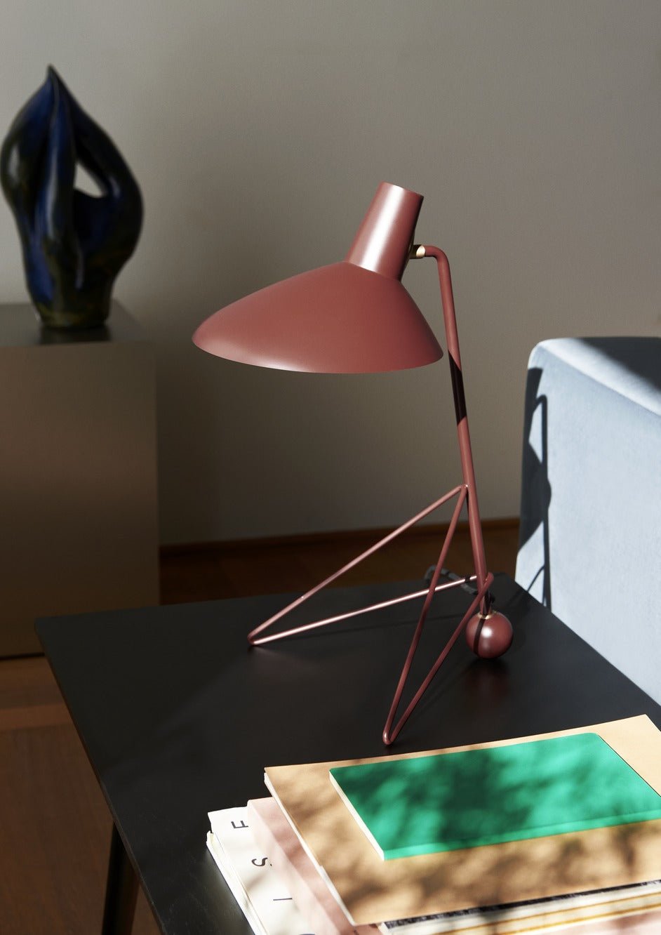 Contemporary Matte Finish Metal Table Lamp with Adjustable Head for Study and Bedside