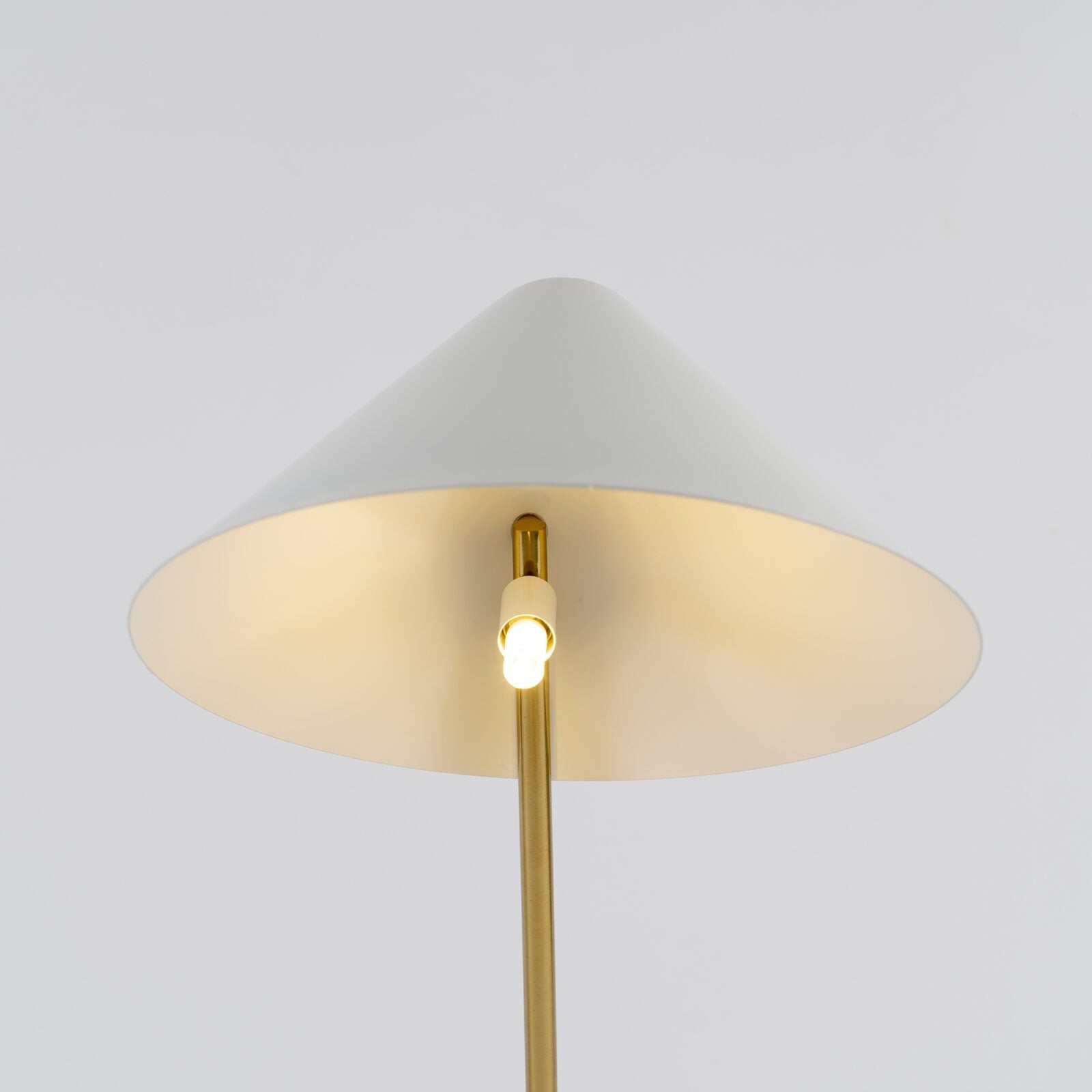 modern-adjustable-swing-arm-desk-lamp-with-rotating-metal-shade-for-office