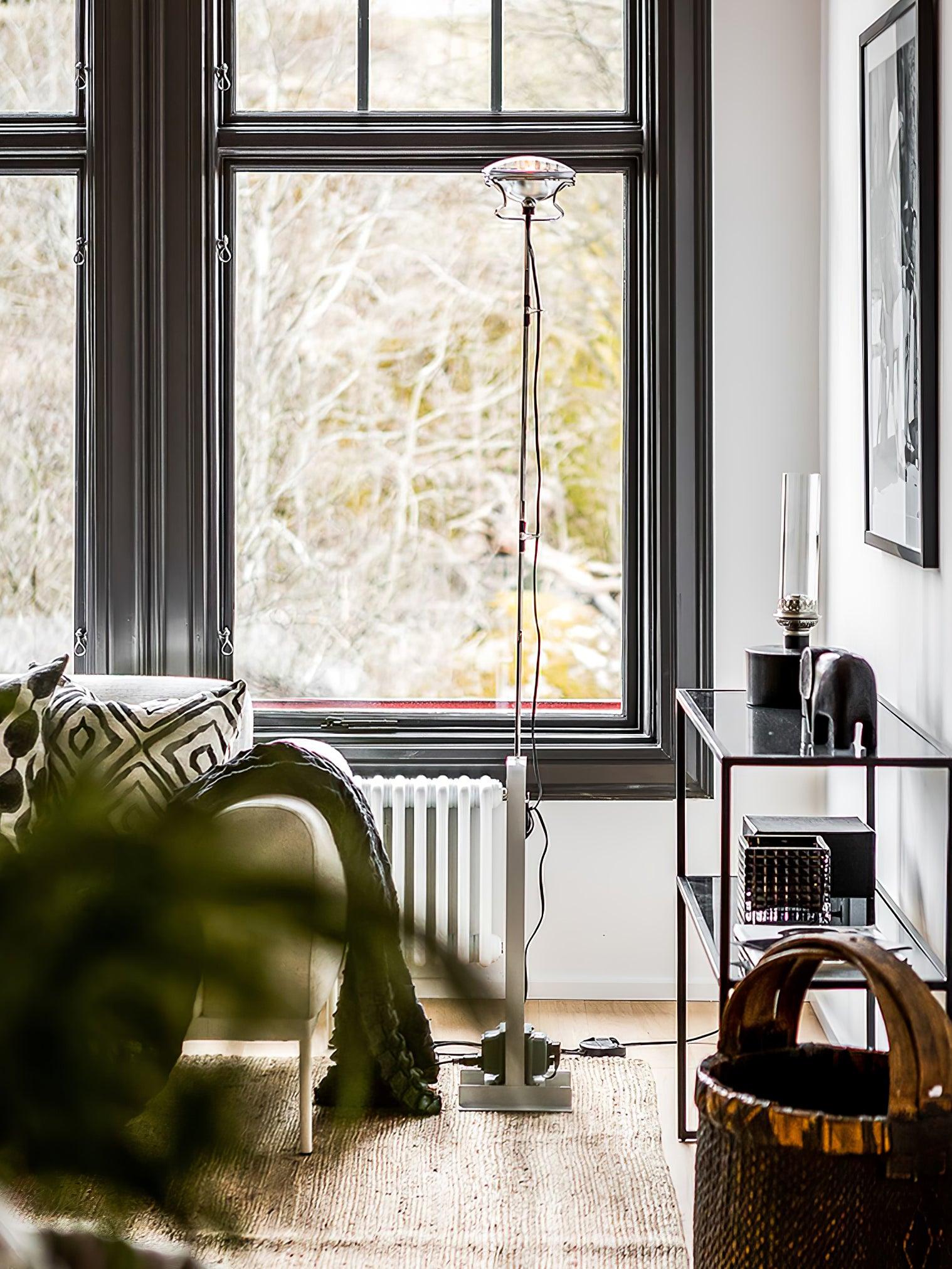 Modern Industrial Adjustable LED Floor Lamp with Telescopic Stem for Living Room Lighting