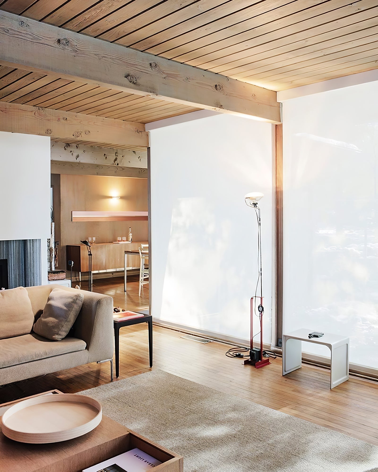 Modern Industrial Adjustable LED Floor Lamp with Telescopic Stem for Living Room Lighting