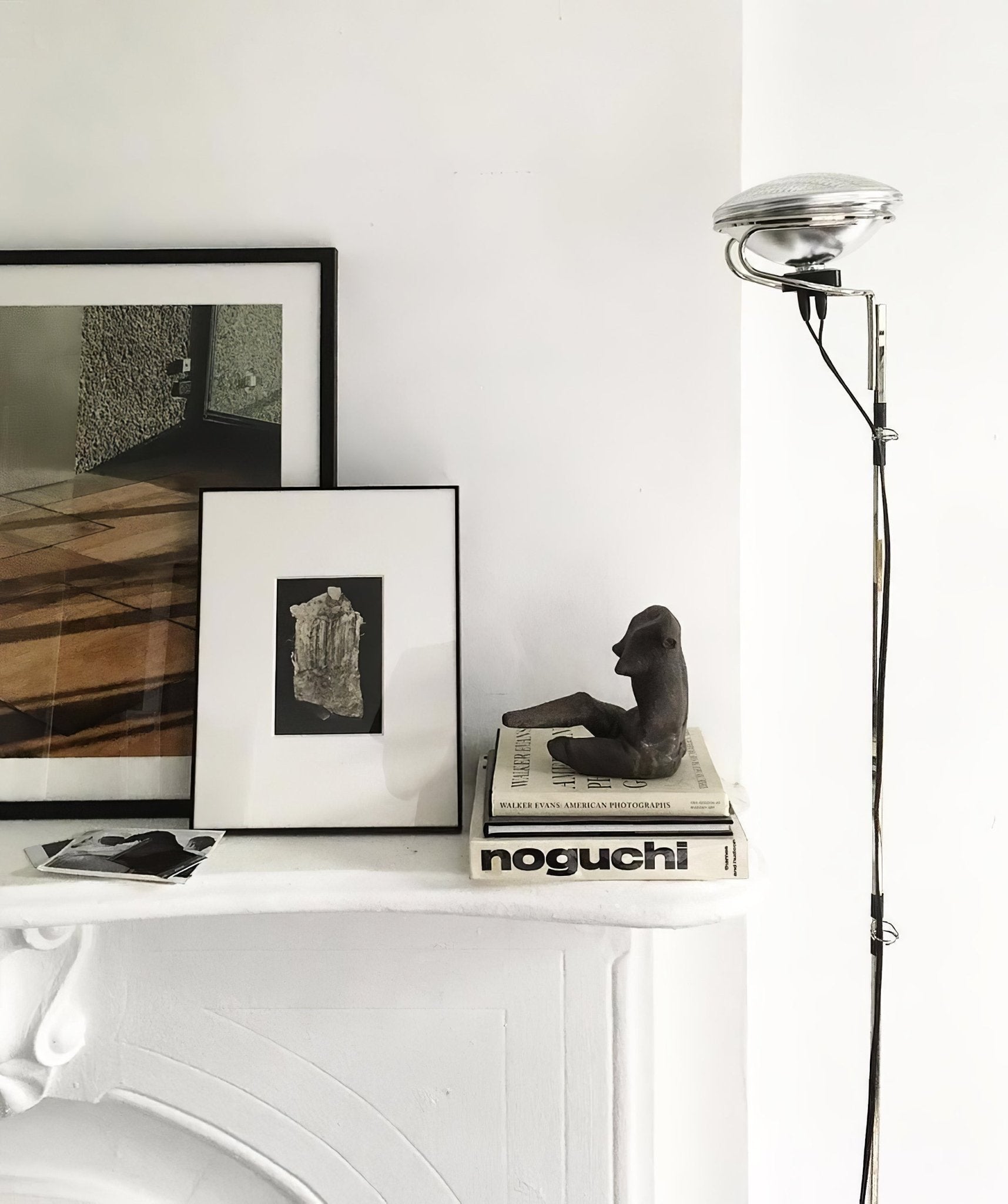 Modern Industrial Adjustable LED Floor Lamp with Telescopic Stem for Living Room Lighting