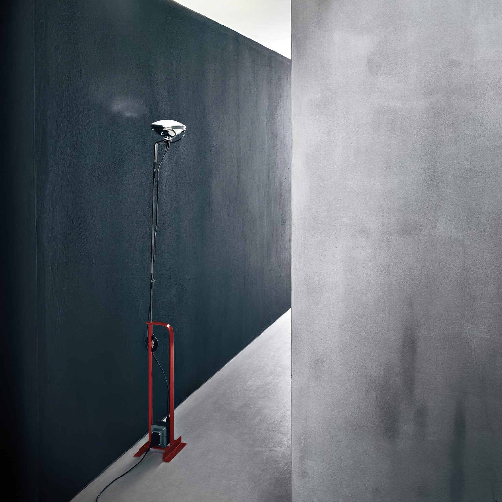 Modern Industrial Adjustable LED Floor Lamp with Telescopic Stem for Living Room Lighting