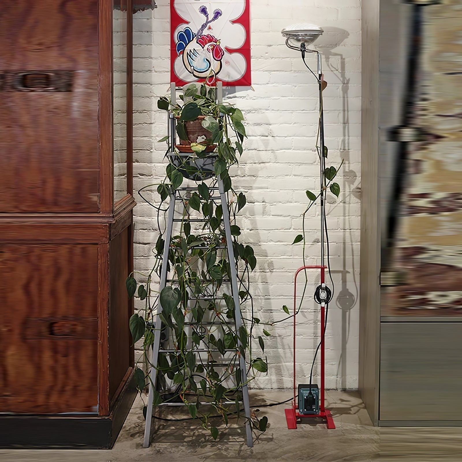 Modern Industrial Adjustable LED Floor Lamp with Telescopic Stem for Living Room Lighting