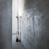 Modern Industrial Adjustable LED Floor Lamp with Telescopic Stem for Living Room Lighting